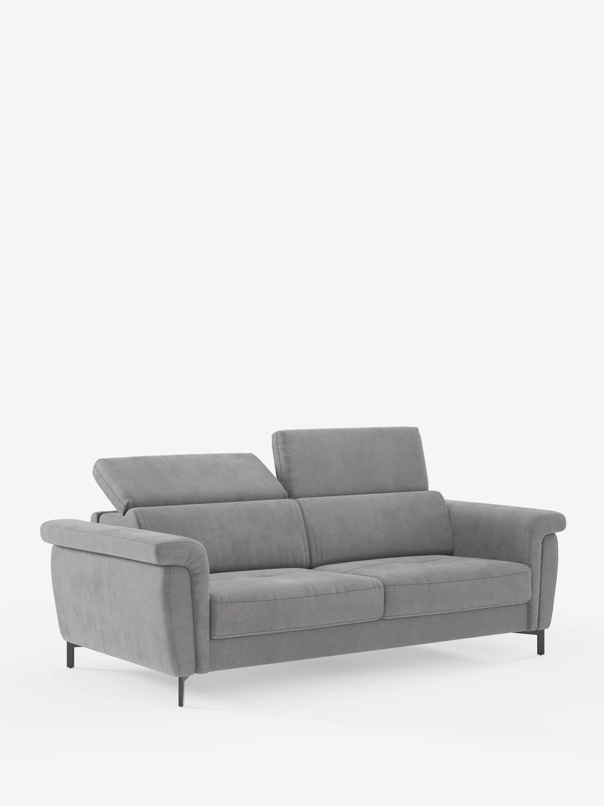 Il divano letto di design Capri di Divani.Store è dotato di due cuscini di seduta, due poggiatesta regolabili e reclinabili (con il poggiatesta sinistro sollevato e quello destro in posizione orizzontale) e sottili gambe alte di colore nero. Rivestito in tessuto smacchiabile effetto velluto T30, questo raffinato complemento d’arredo mette in risalto la pregiata manifattura italiana. Sullo sfondo bianco a tinta unita, la sua silhouette elegante e contemporanea risulta ancora più accentuata.