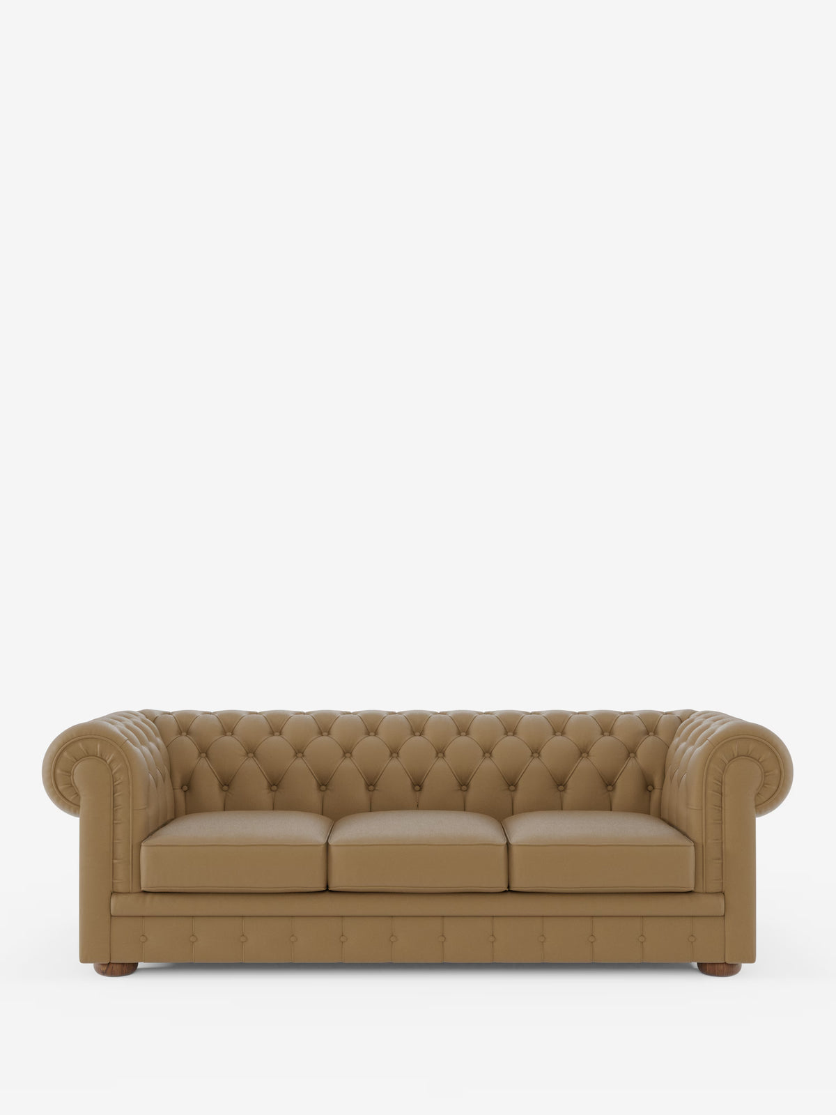 Chester a 4 posti con 3 sedute in vera pelle – Chesterfield capitonné artigianale di Divani.Store, caratterizzato da braccioli arrotondati e profonda trapuntatura a bottoni, tre cuscini di seduta e gambe corte in legno, presentato su uno sfondo bianco a tinta unita. Questo divano Chesterfield è un esempio di maestria artigianale che esalta un’eleganza senza tempo.