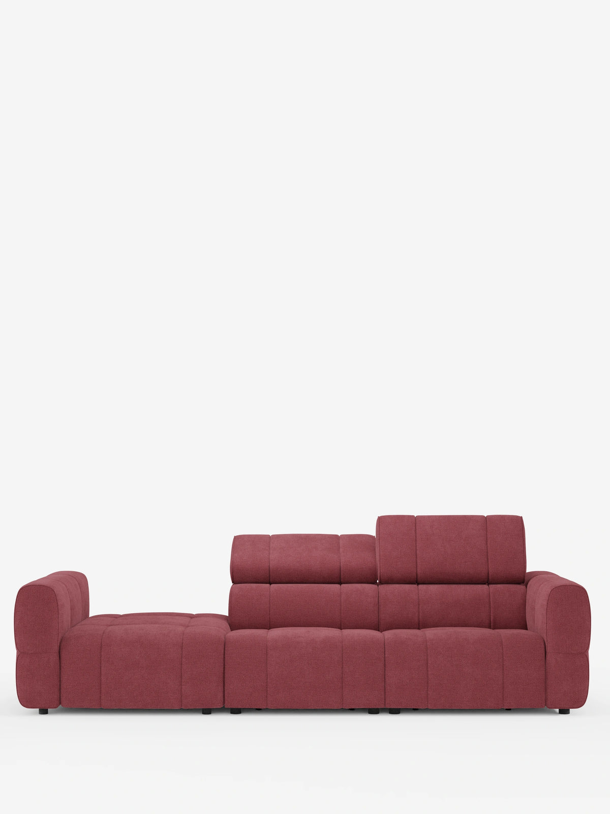 Un divano componibile Giotto Divano color rosso bacca con terminale aperto a sinistra – opzione relax elettrico in tessuto smacchiabile T23, un moderno divano componibile dal design slanciato, con cuciture verticali, terminale aperto a sinistra e poggiatesta regolabile a destra.