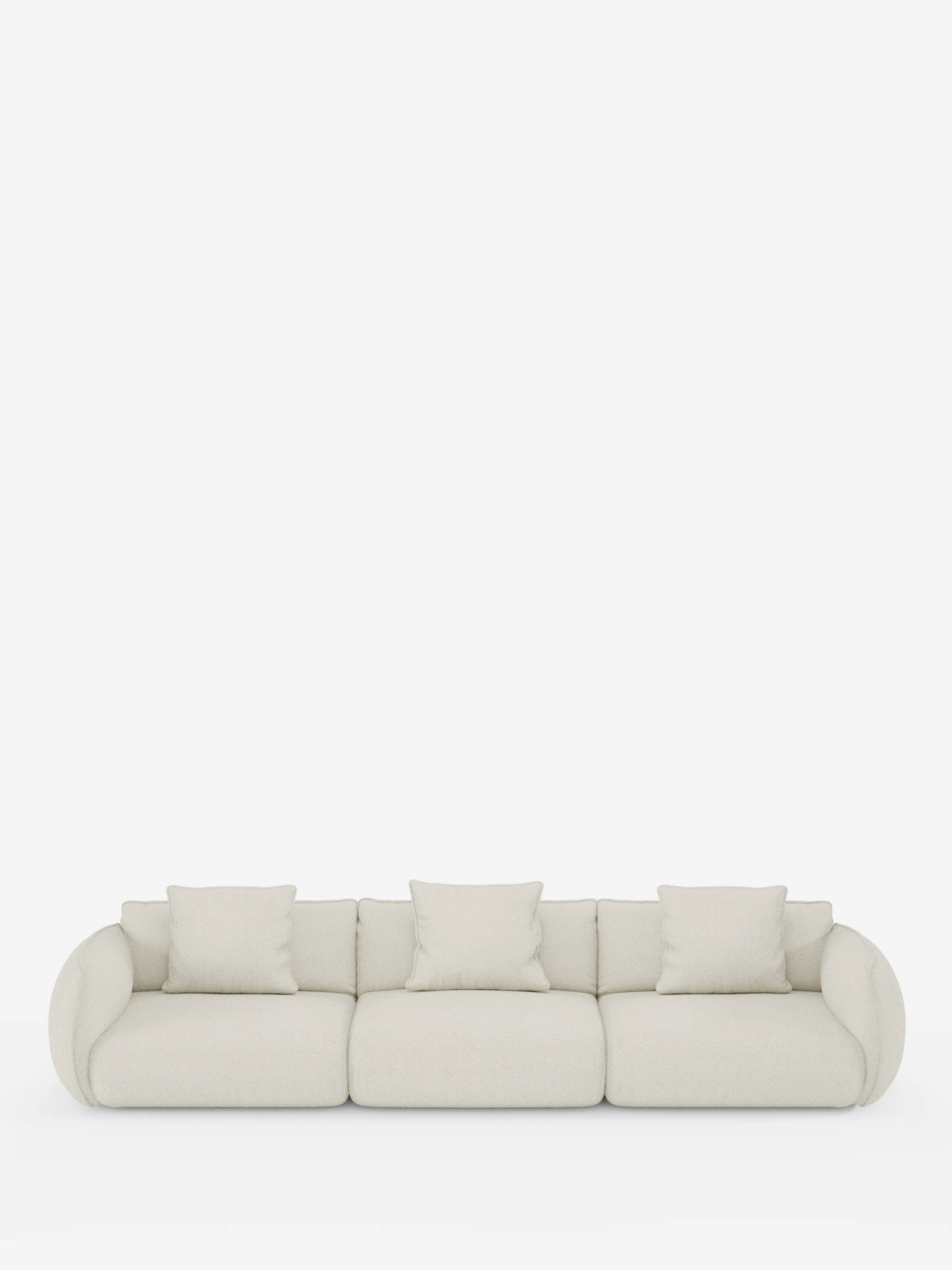 Un moderno divano modulare Nimbus a 3 posti di Divani.Store, rivestito in tessuto T33 effetto cotone resistente alle macchie, color beige chiaro, caratterizzato da braccioli arrotondati e quattro cuscini quadrati coordinati, su uno sfondo bianco a tinta unita.