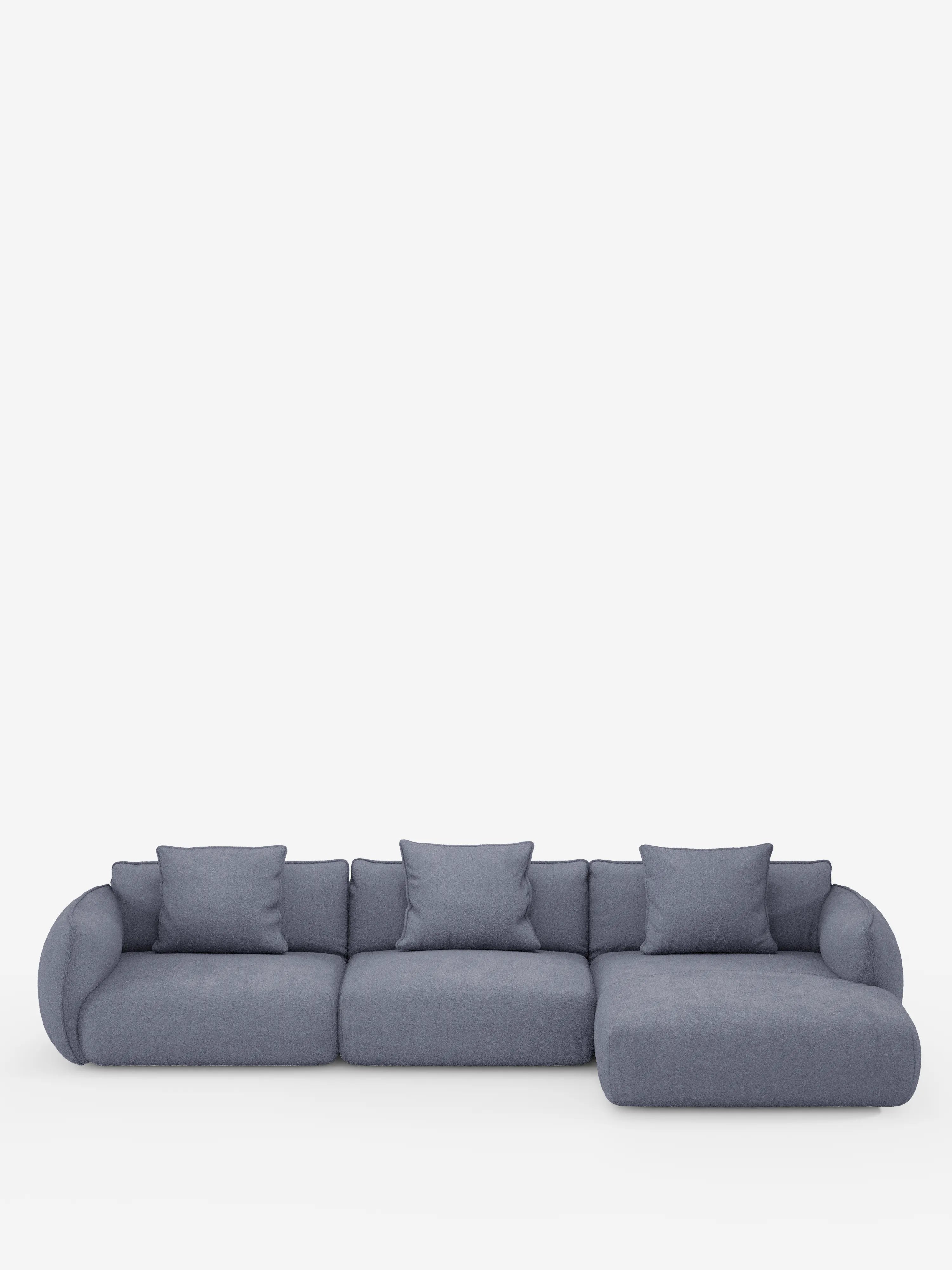 Il divano angolare con penisola componibile Nimbus in morbido tessuto effetto cotone smacchiabile T33 di Divani.Store è un divano moderno di colore blu con braccioli e schienali morbidi e arrotondati, accompagnato da quattro cuscini quadrati blu abbinati. Dotato di tre posti standard e di una chaise longue allungata sul lato destro, questo divano contemporaneo è messo in risalto su uno sfondo bianco a tinta unita.