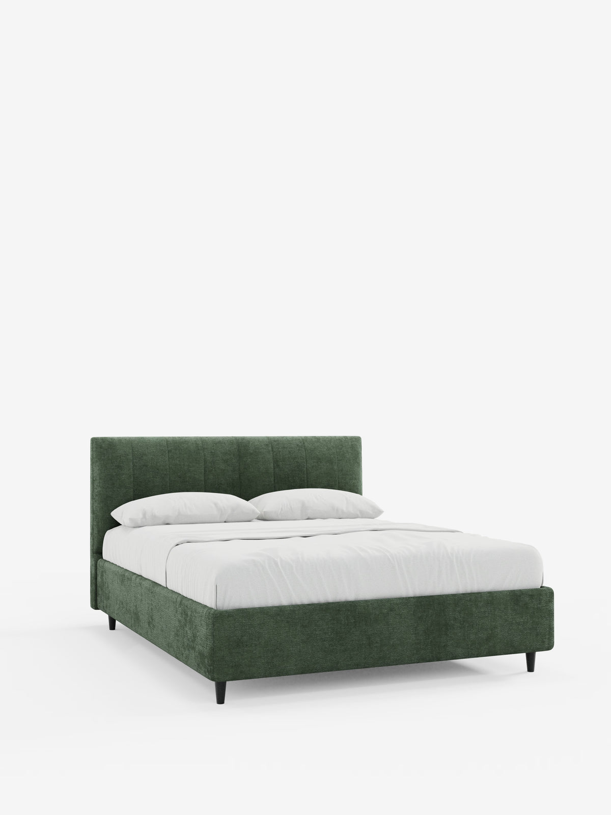 Un letto imbottito ONYX in stile contemporaneo con contenitore e testiera verticale in tessuto certificato Oeko-Tex® di Letti.store, caratterizzato da una struttura imbottita verde scuro e da un’alta testiera imbottita, abbinato a biancheria da letto bianca e due cuscini bianchi. Questo letto dal profilo basso poggia su corte gambe nere ed è posto su uno sfondo bianco a tinta unita.