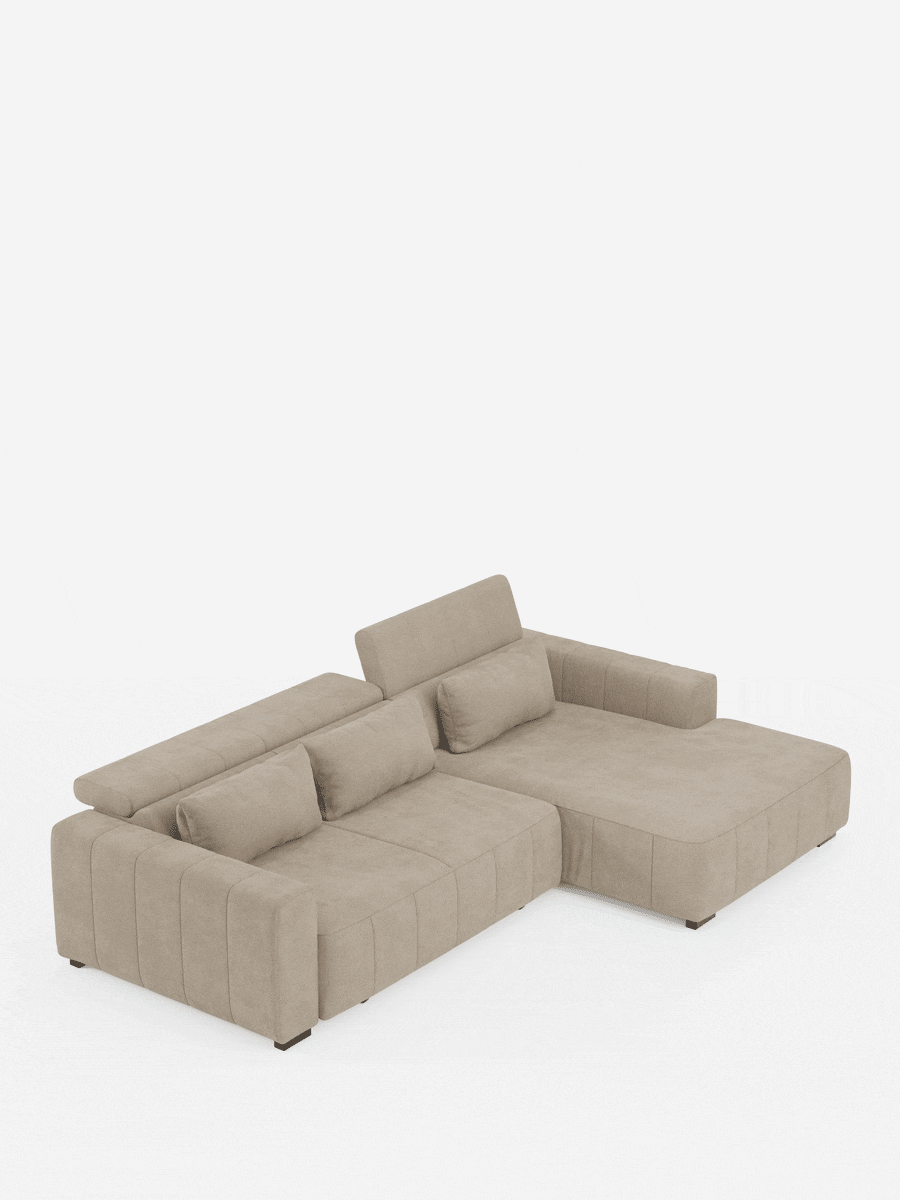 Il “Doric Divano angolare con penisola e sedute allungabili con relax elettrico” di Divani.Store è un divano componibile a L color beige chiaro, caratterizzato da sedute ampie, schienali bassi, due poggiatesta regolabili e due cuscini rettangolari su ciascun lato. Caratterizzato da linee minimaliste e da piccoli piedini scuri, questo divano moderno offre poggiatesta reclinabili e sedute allungabili in tessuto T23 resistente alle macchie, qui raffigurato su uno sfondo bianco a tinta unita.