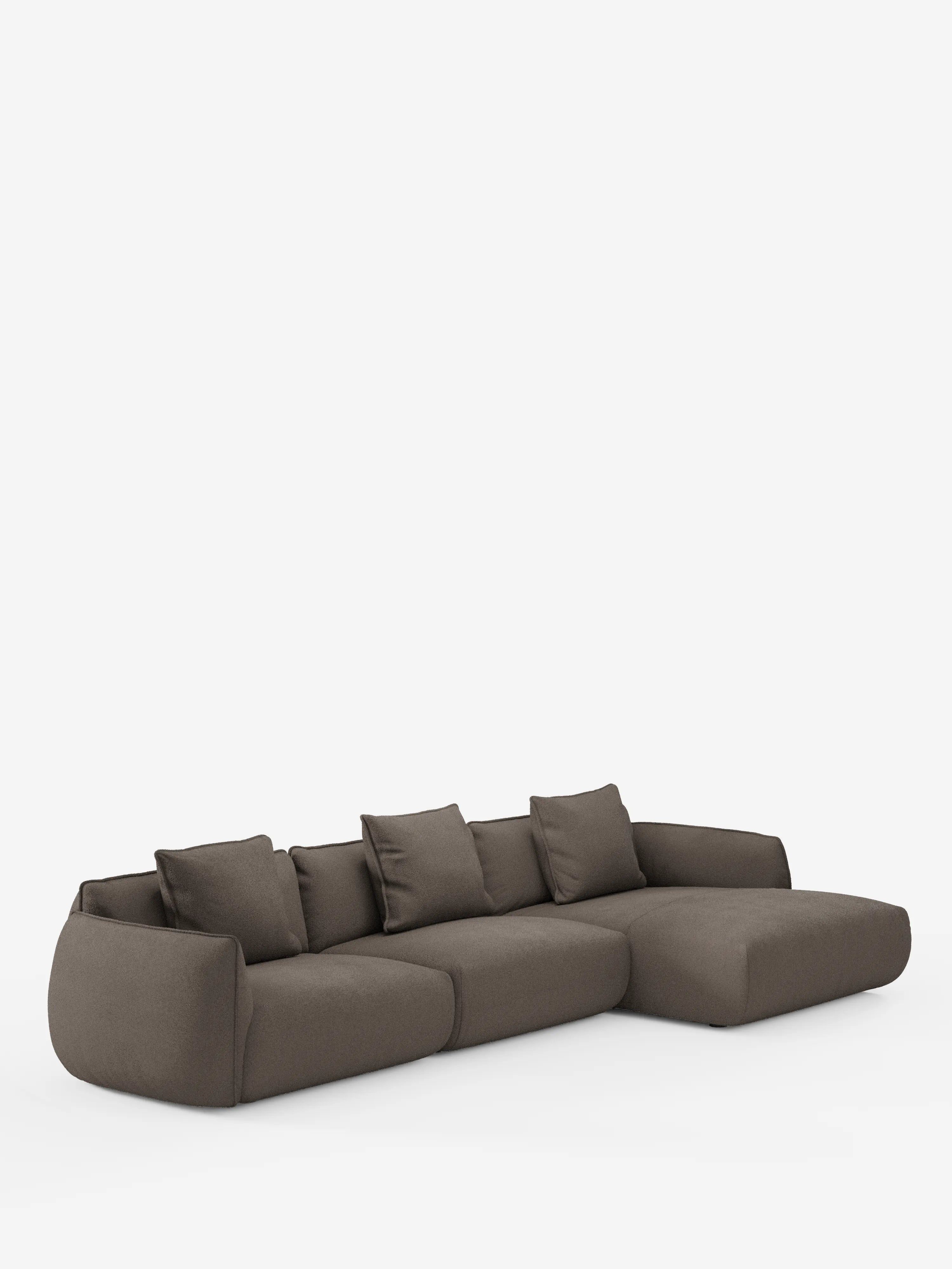 Un moderno divano angolare con penisola componibile Nimbus di Divani.Store, rivestito in morbido tessuto T33 effetto cotone, resistente alle macchie, nei toni del marrone scuro, con cinque cuscini dello schienale abbinati e un’ampia chaise longue sul lato destro. Il divano componibile presenta una silhouette minimalista e dal profilo ribassato, con bordi delicatamente arrotondati, e si staglia su uno sfondo bianco a tinta unita.
