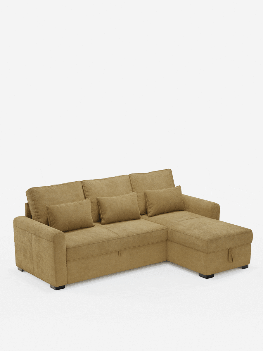 Un divano letto Ottaviano con letto estraibile, penisola reversibile e contenitore in tessuto materico smacchiabile: un divano componibile color tan con chaise longue a destra, tre cuscini dello schienale, tre cuscini quadrati e un vano contenitore nella base.