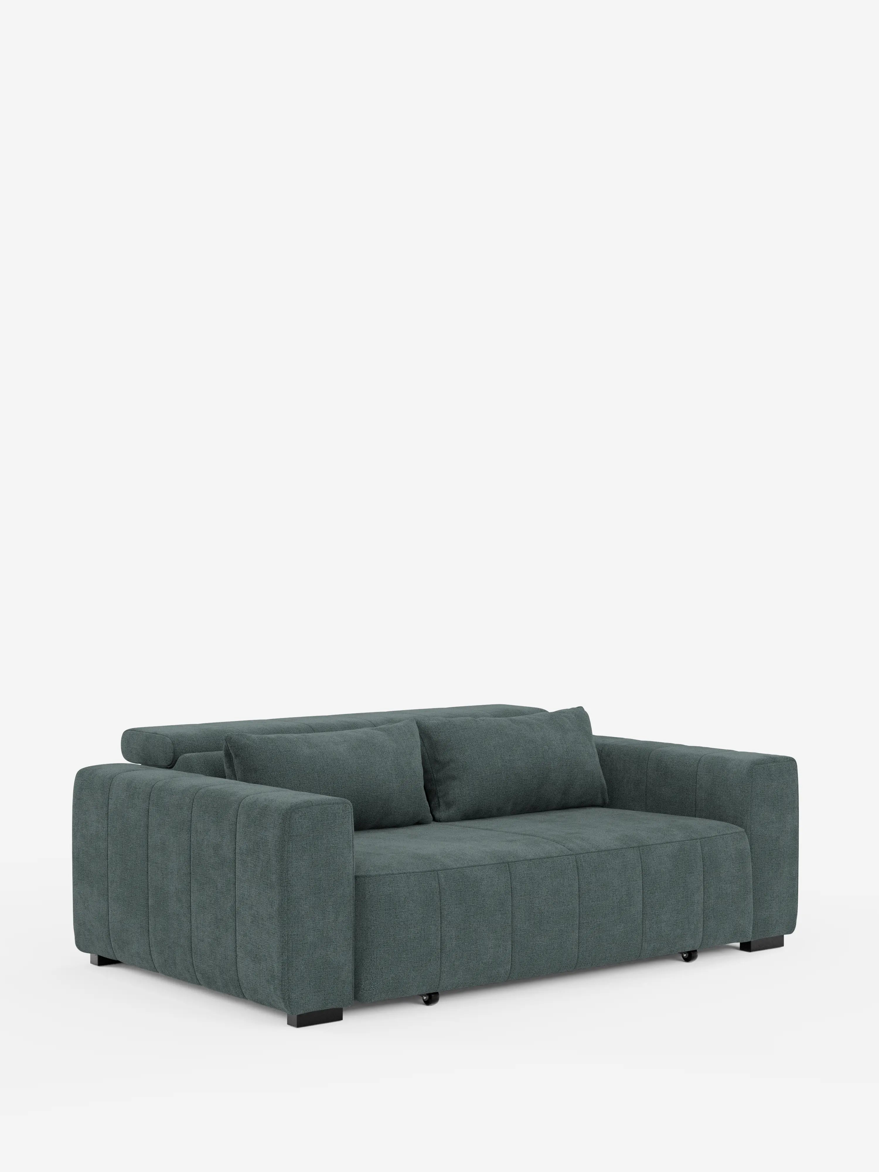 Divano a 3 posti in stile moderno “Doric” di Divani.Store, rivestito in tessuto T23 verde scuro antimacchia. Questo divano presenta ampi braccioli imbottiti, due morbidi cuscini dello schienale e cuciture a capitonné verticali sulla seduta e sui fianchi. Il design prevede piccole gambe nere e offre una seduta estensibile con funzione relax elettrica e poggiatesta regolabili. Immagine raffigurata su sfondo bianco a tinta unita.