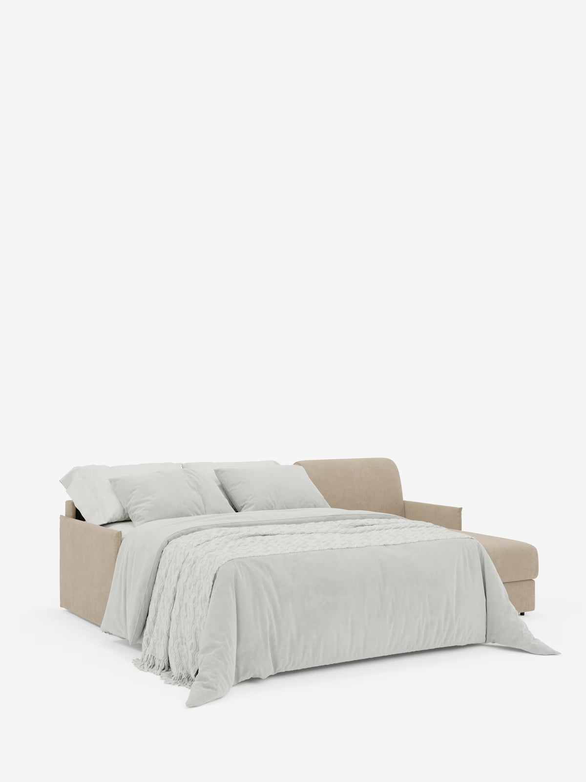 Il divano letto angolare con penisola contenitore Evans di Divani.Store, qui raffigurato nella versione beige a letto completamente esteso con biancheria da letto grigio chiaro e due cuscini, è posto su uno sfondo bianco a tinta unita. Questo modello compatto è rivestito in tessuto T23 smacchiabile, che ne facilita la pulizia.