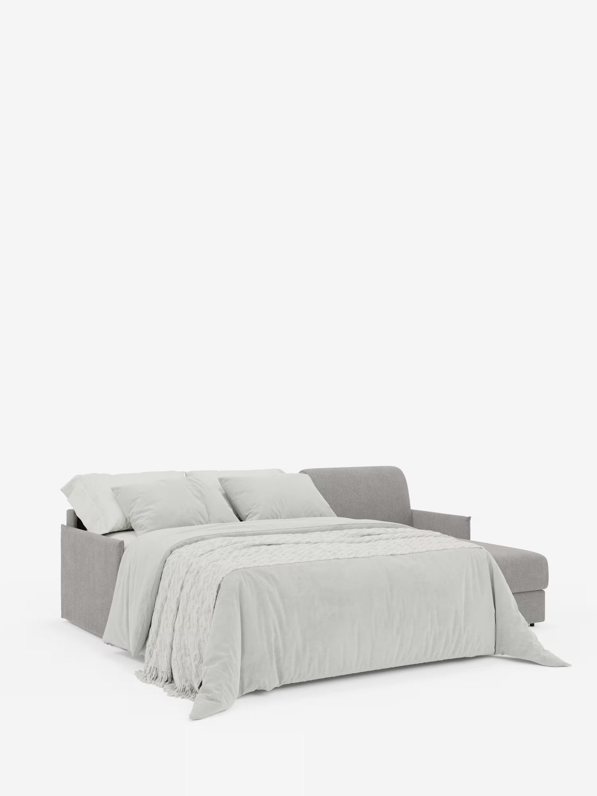 Il divano letto angolare con penisola contenitore Evans di Divani.Store, caratterizzato da un design compatto in tessuto T23 grigio chiaro smacchiabile, si trasforma in un letto spazioso. È abbellito da un piumone grigio chiaro e da tre cuscini coordinati, mentre una coperta testurizzata è drappeggiata sul letto. La scena è ambientata su uno sfondo bianco a tinta unita.