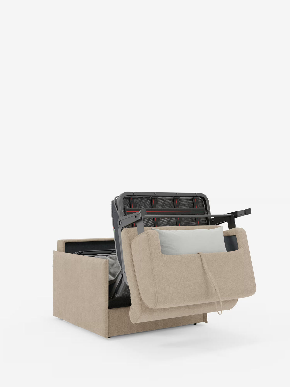 Poltrona letto compatta Evans con materasso di Divani.Store, rivestita in tessuto beige T23 sfoderabile e antimacchia. Il meccanismo a letto nascosto, parzialmente aperto, rivela una robusta struttura in metallo e un materasso ortopedico. Un cuscino di colore chiaro è fissato al pannello frontale aperto, il tutto su uno sfondo completamente bianco per un effetto pulito e salvaspazio.
