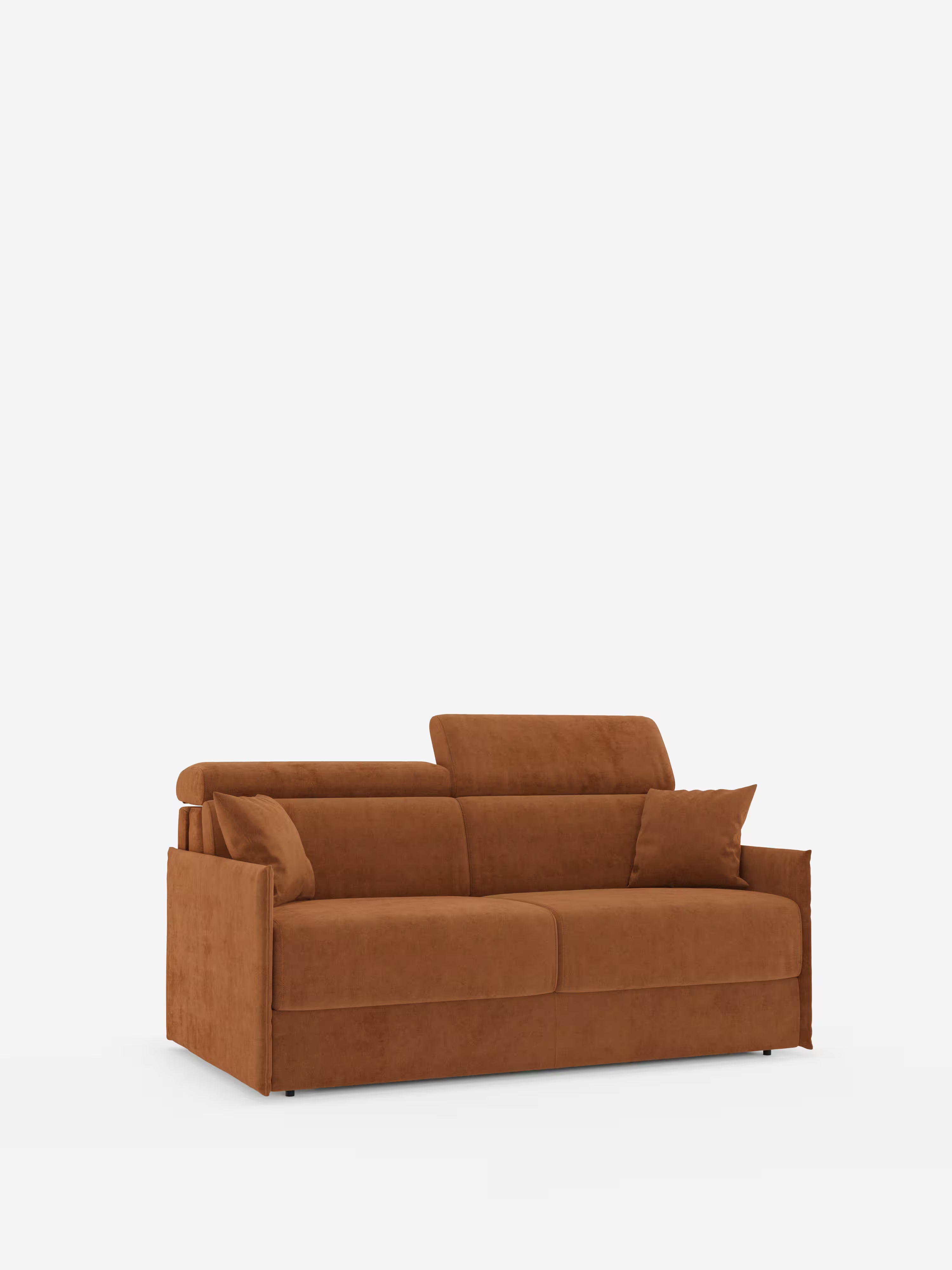 Il divano letto Miryam con poggiatesta reclinabili e comfort maxi di Divani.Store presenta un design compatto e contemporaneo, realizzato in tessuto T31 color ruggine, facile da pulire. Le sue linee pulite, i braccioli squadrati e lo schienale dal profilo basso esprimono uno stile minimal contemporaneo. Due cuscini di seduta abbinati e due cuscini decorativi coordinati completano il look di questo moderno divano letto, presentato su uno sfondo bianco a tinta unita.