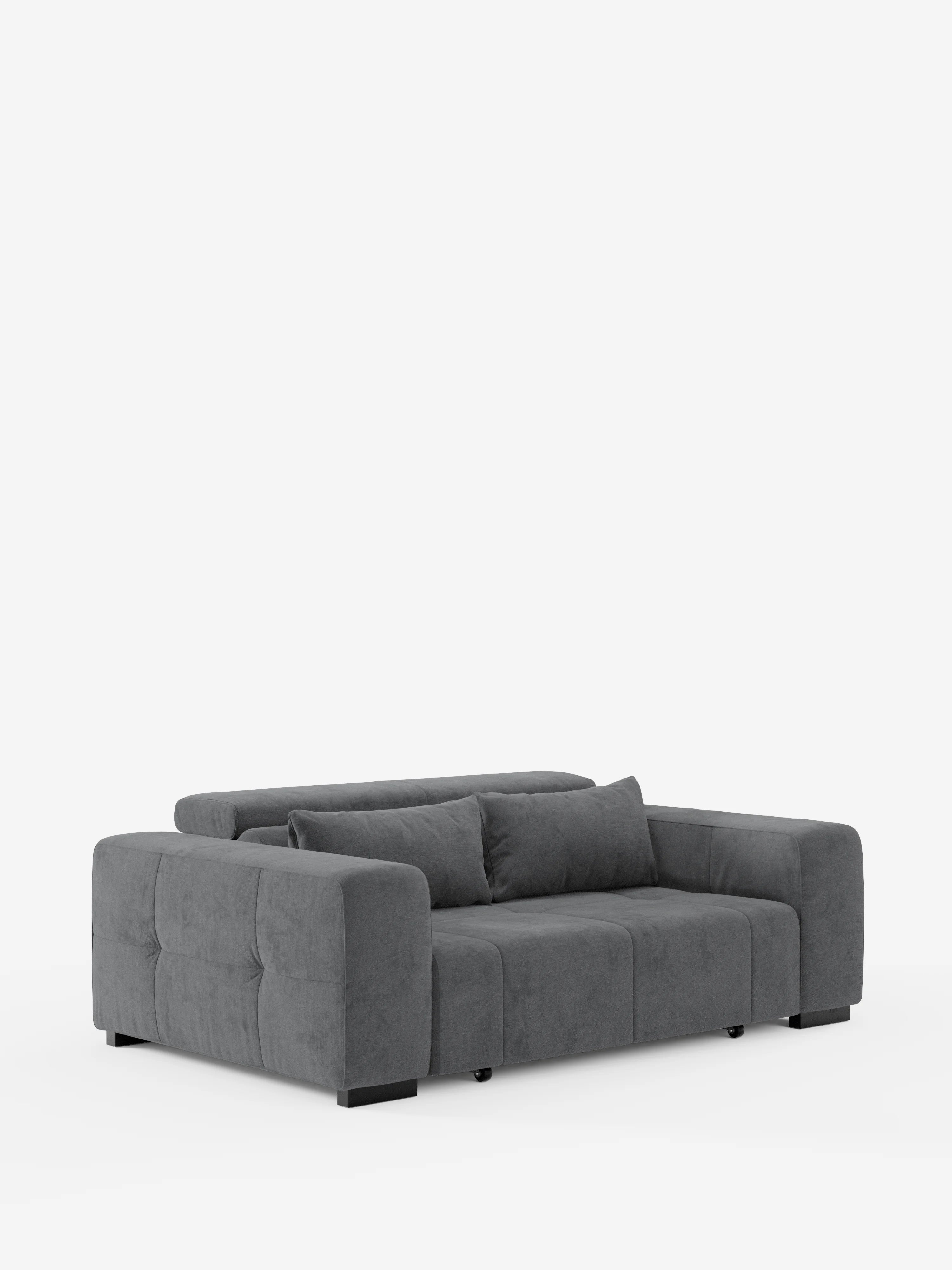 Un moderno divano Monarch con funzione relax elettrica per l’allungamento delle sedute e poggiatesta reclinabile di Divani.Store, rivestito in tessuto T31 grigio scuro, morbido e resistente alle macchie. Questo divano contemporaneo presenta ampi braccioli imbottiti e due cuscini dello schienale abbinati, con una silhouette squadrata poggiata su piccole gambe nere e fotografato su uno sfondo bianco a tinta unita.
