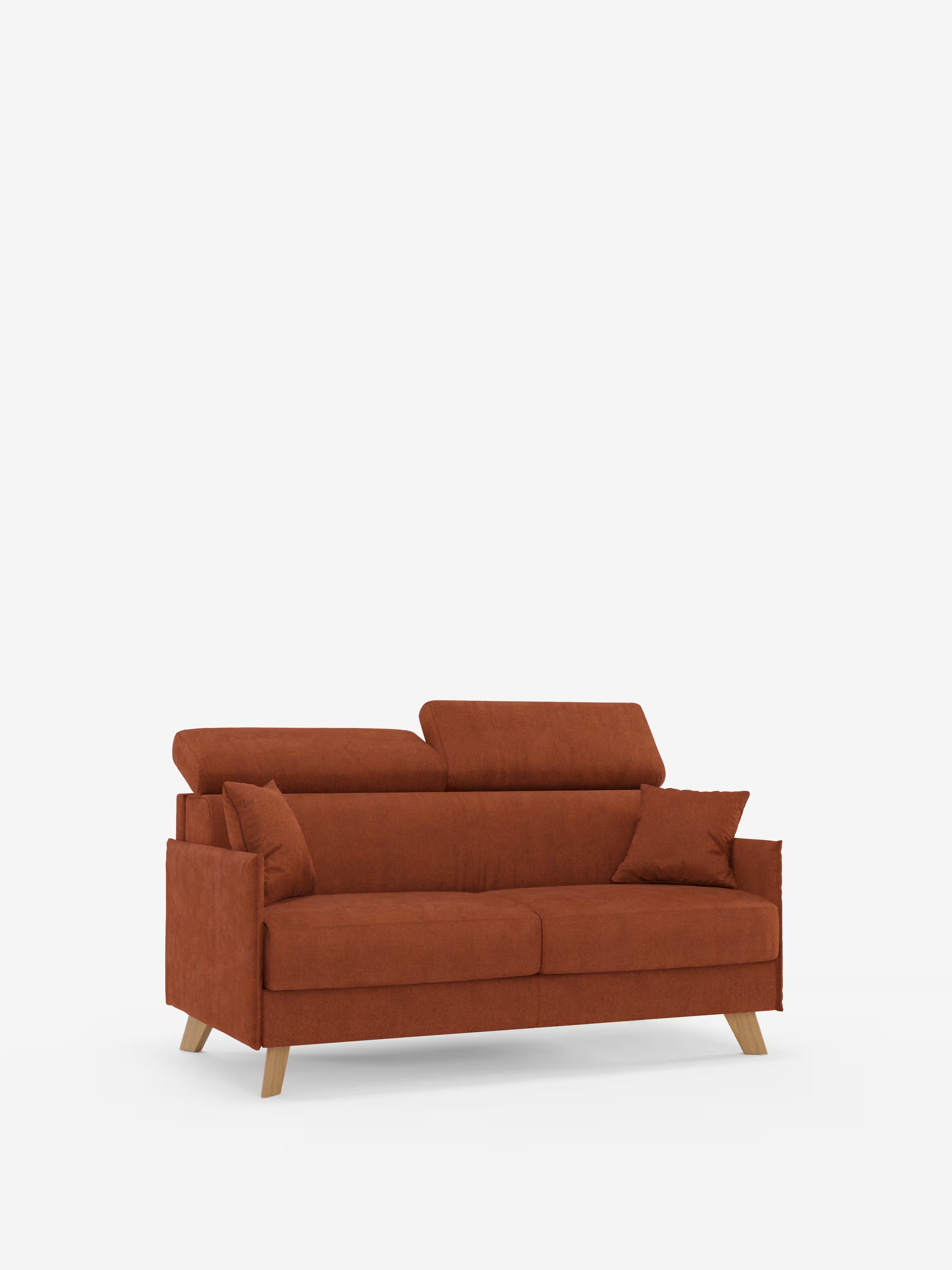 Il divano letto matrimoniale Sole di Divani.Store è un divano dal design moderno e compatto, rivestito in tessuto T23 smacchiabile color arancione bruciato, dotato di due cuscini di seduta, cuscini per i braccioli abbinati, poggiatesta reclinabili, e gambe in legno chiaro — rivestimenti rimovibili al 100% — che danno vita al fascino dello stile scandinavo su uno sfondo bianco a tinta unita.