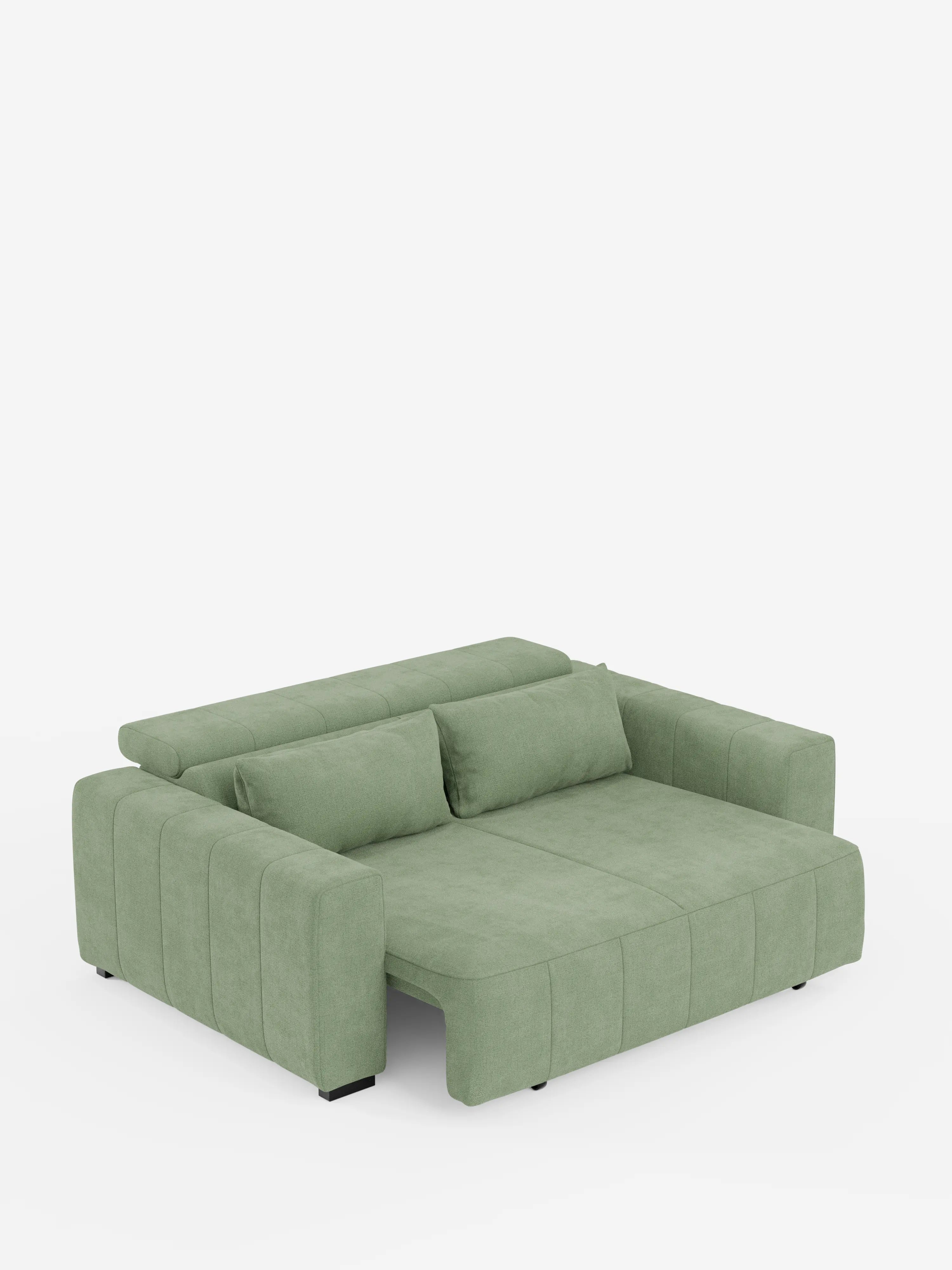 Un moderno divano a 3 posti in stile dorico color verde salvia di Divani.Store, caratterizzato da ampi braccioli, tessuto T23 testurizzato e resistente alle macchie, cuciture verticali sui lati, due cuscini rettangolari per lo schienale e uno schienale basso. Le sezioni della seduta estensibili elettricamente e i poggiatesta reclinabili consentono di allungare la zona di seduta per un maggiore comfort. Immagine su sfondo bianco.