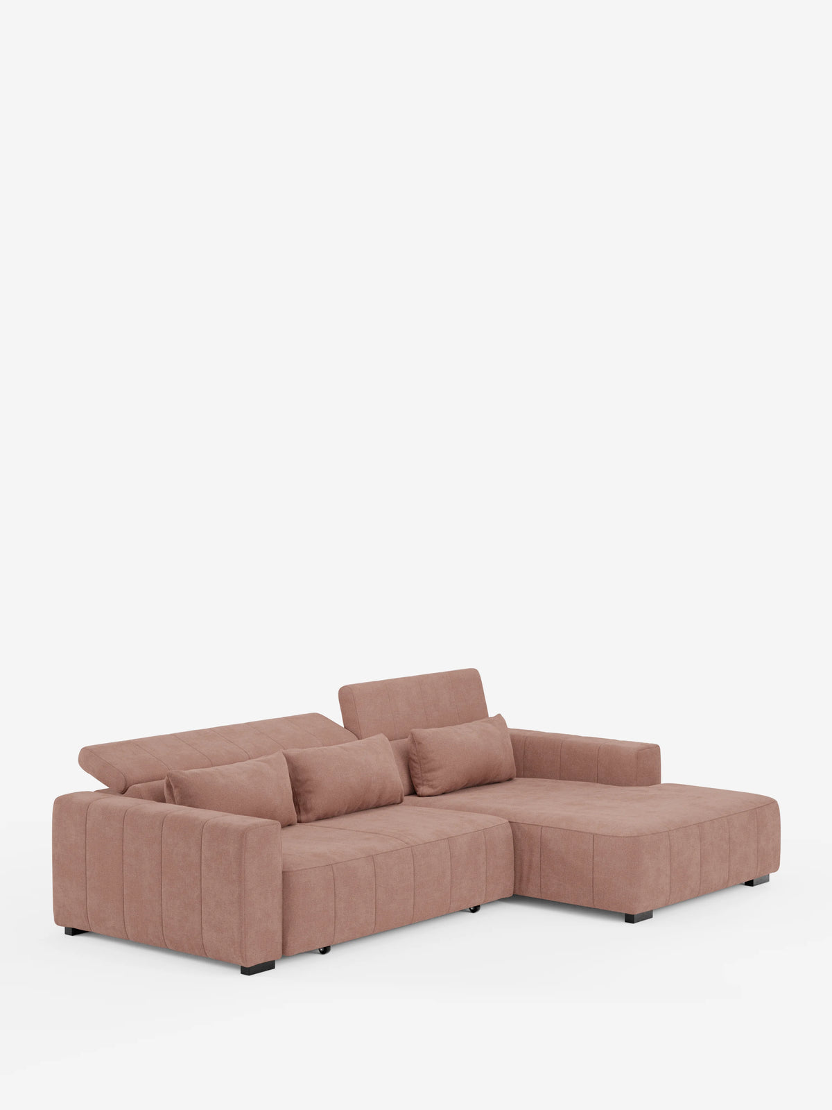 Su uno sfondo bianco a tinta unita, il “Doric Divano angolare con penisola e sedute allungabili con relax elettrico” di Divani.Store è un divano componibile contemporaneo a forma di L in rosa tenue, rivestito in tessuto T23 facile da pulire. È caratterizzato da sedute e schienali capitonné, due poggiatesta reclinabili, quattro cuscini, gambe basse nere e una penisola-chaise longue estesa per un maggiore comfort e stile.