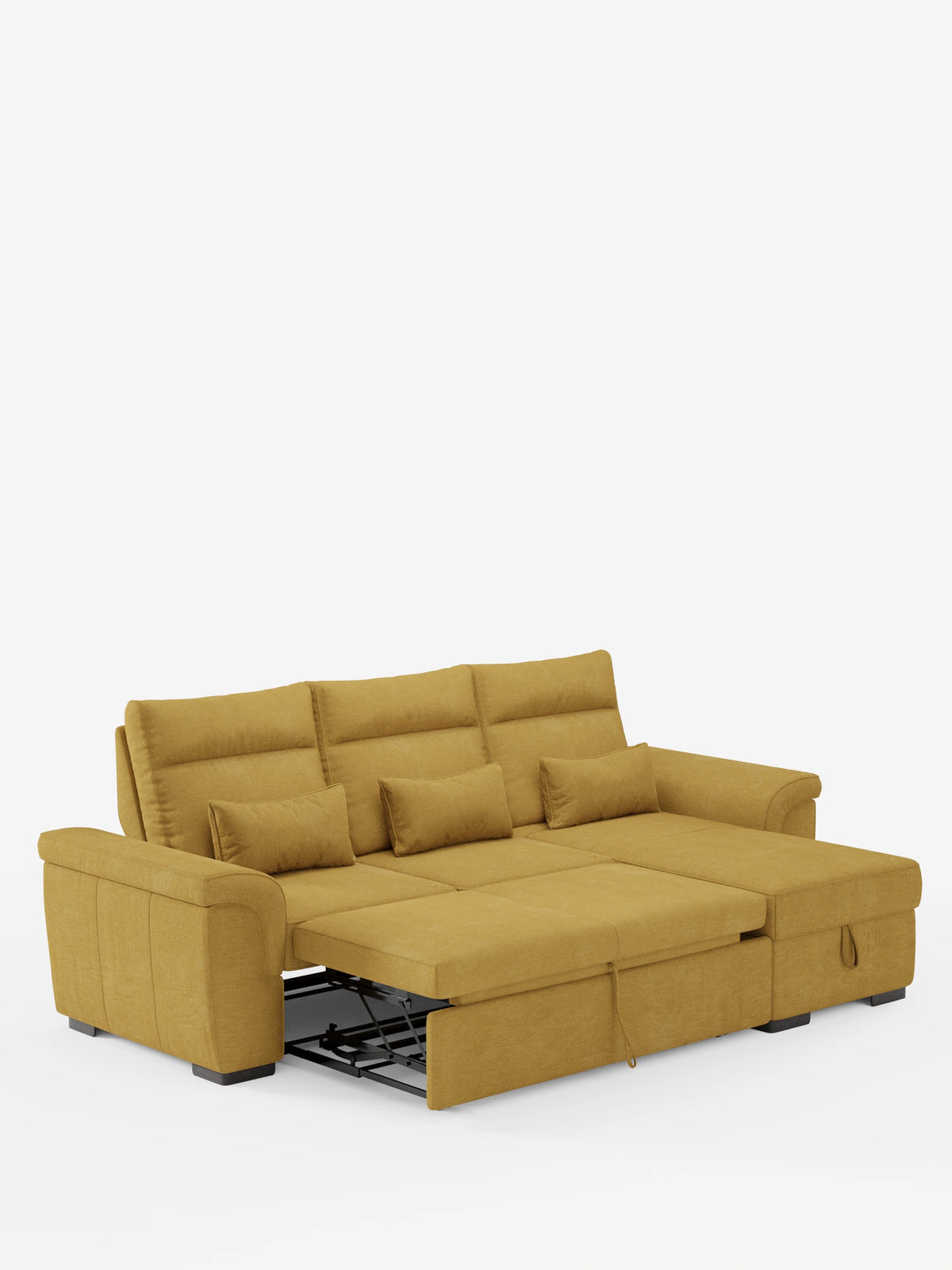 Un divano letto angolare Ischia color giallo senape con schienali scorrevoli, elemento estraibile e penisola contenitore in tessuto antimacchia misto lino; divano letto angolare con tre cuscini, tre cuscini decorativi, una chaise longue e una struttura estraibile in bianco.