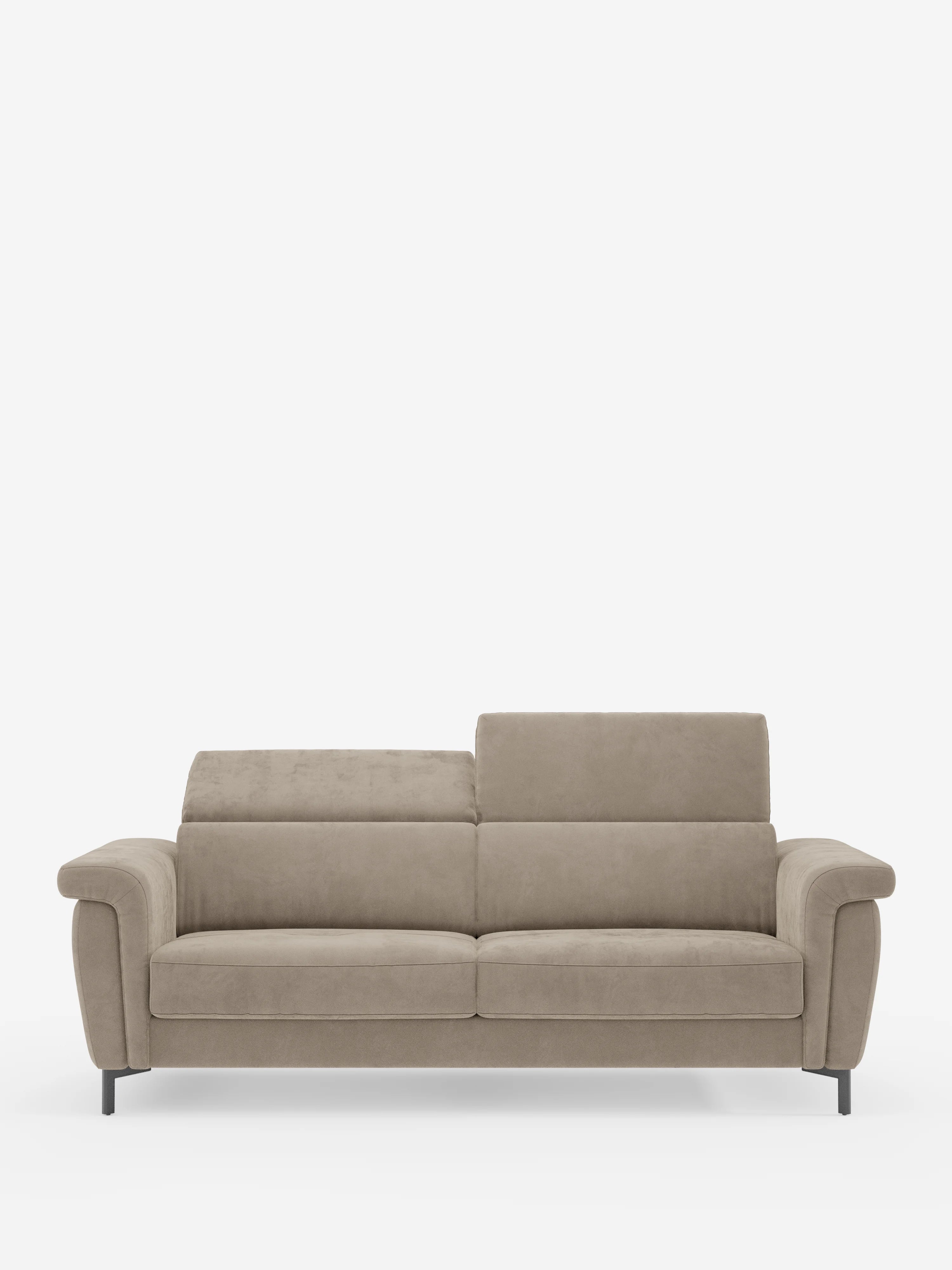 Il divano letto di design Capri di Divani.Store è caratterizzato da gambe alte, ampi braccioli e due cuscini di seduta, tutti rivestiti in un raffinato tessuto effetto velluto T30 resistente alle macchie. Raffigurato con il poggiatesta sinistro abbassato e quello destro sollevato, questo divano di manifattura italiana, realizzato con maestria, risalta su uno sfondo bianco a tinta unita.
