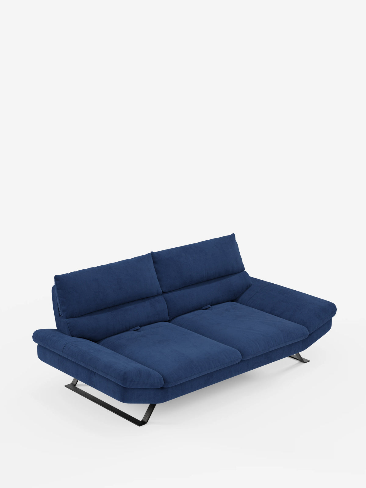 Il divano Eclipse dal design moderno a 2 e 3 posti di Divani.Store è un divano contemporaneo in tessuto blu intenso con ampi braccioli angolati e cuscini dello schienale. Dotato di schienali traslanti per un comfort regolabile, presenta un profilo ribassato e poggia su sottili gambe a slitta in metallo nero. Rivestito in elegante microfibra T11 resistente alle macchie, il divano si staglia su uno sfondo bianco a tinta unita.