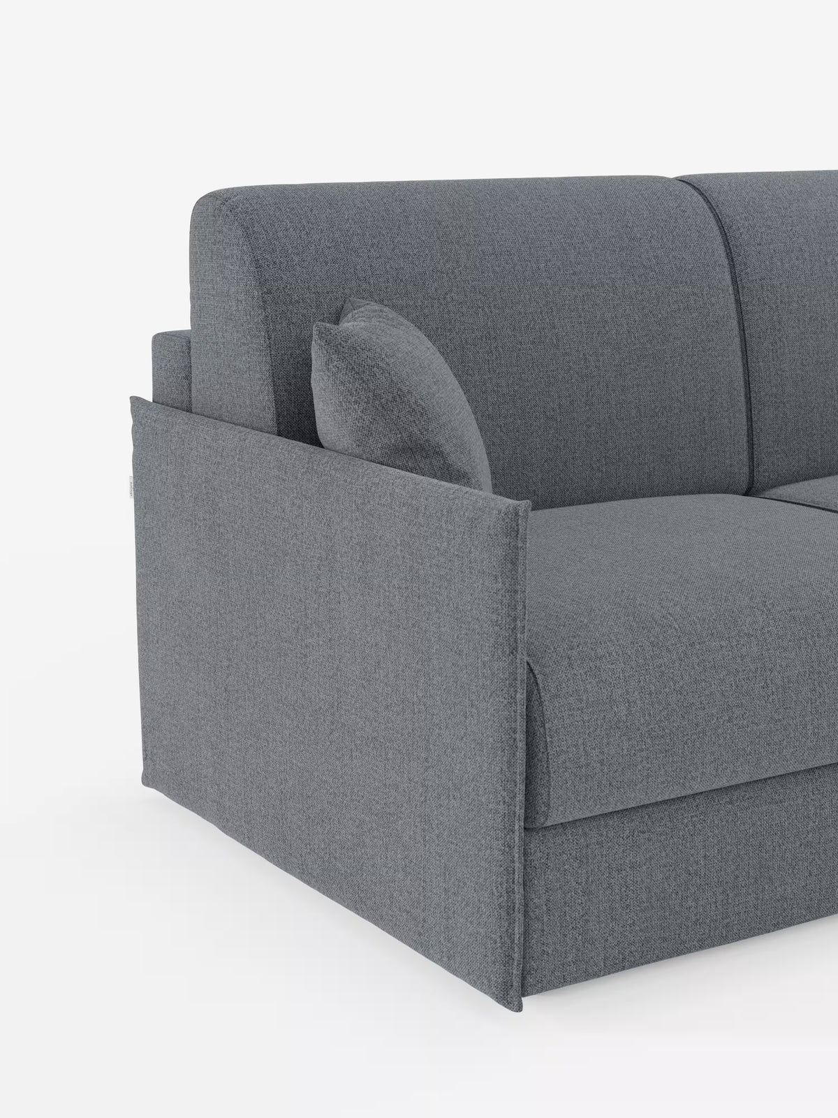 Il divano letto angolare con penisola contenitore Evans di Divani.Store è raffigurato in una vista laterale angolare, che ne mette in risalto il design moderno in tessuto T23 grigio antimacchia dalle linee pulite. Questo divano compatto è dotato di un pratico pouf contenitore e si trasforma facilmente in un comodo letto matrimoniale. Un cuscino quadrato abbinato è posizionato nell’angolo, mentre l’ampio bracciolo morbidamente imbottito ne esalta il comfort. Lo sfondo è bianco a tinta unita.