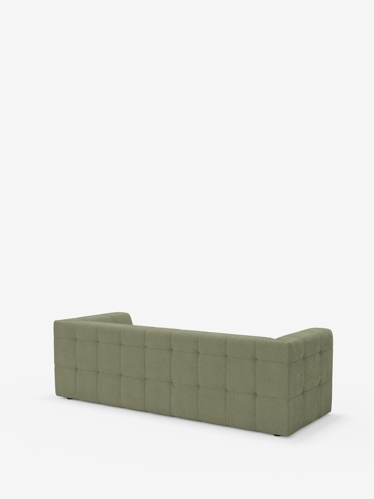 Un divano modulare contemporaneo Mosaic Divano a 3 e 4 posti, color verde oliva, in bouclé, firmato Divani.Store, è raffigurato di retro su uno sfondo bianco. Questo divano modulare presenta un profilo basso con braccioli squadrati e un caratteristico motivo capitonné a griglia sul rivestimento in tessuto antimacchia.