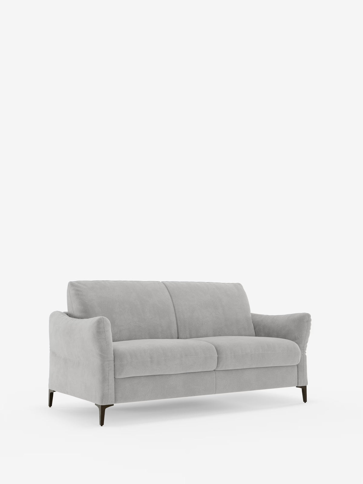 Un moderno divano letto a 3 posti Dalia di colore grigio chiaro di Divani.Store, rivestito in tessuto T30 effetto velluto resistente alle macchie, caratterizzato da braccioli leggermente ricurvi e da gambe sottili e angolate in legno scuro. Il divano è posto su uno sfondo bianco a tinta unita.