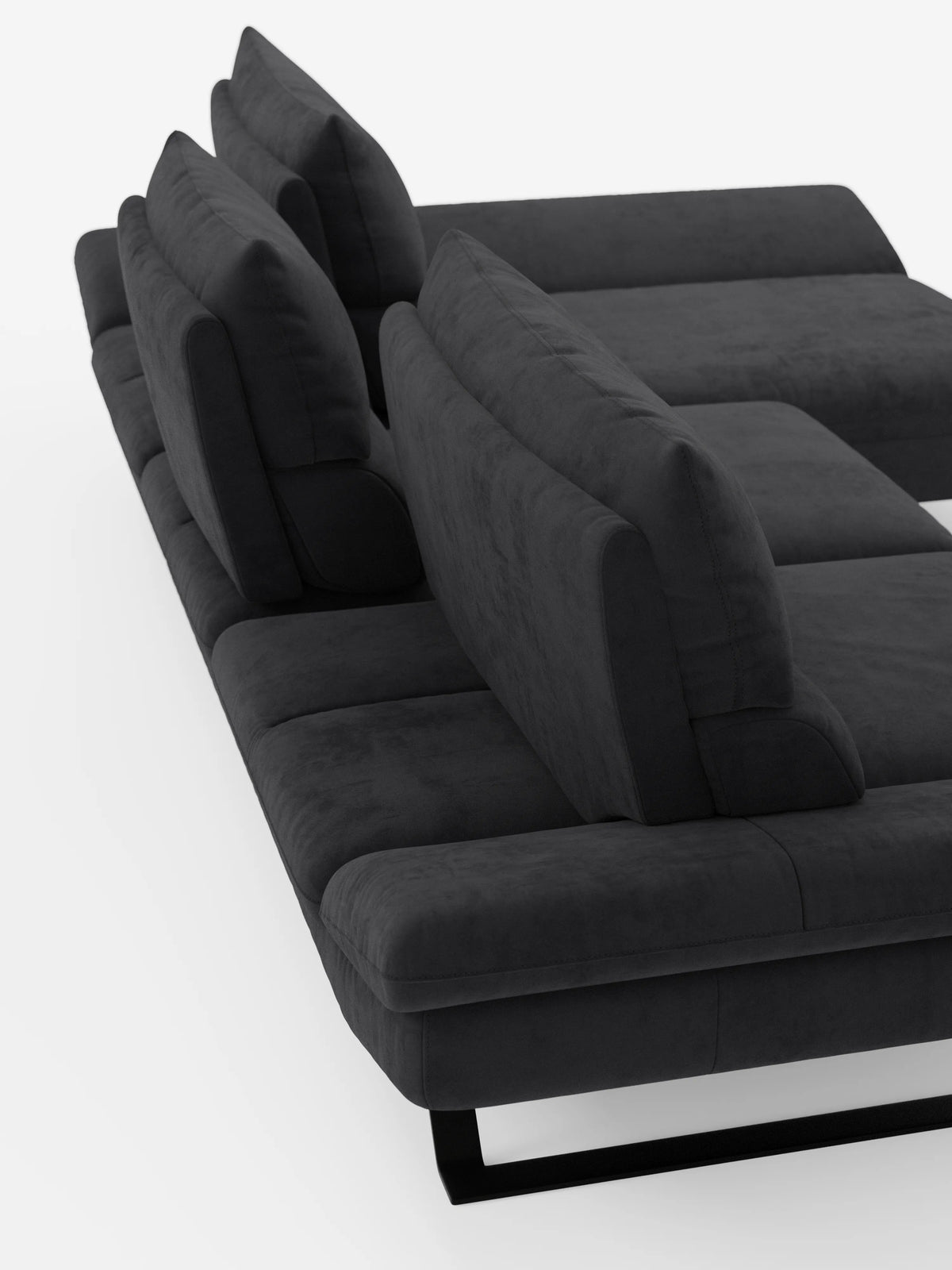 Il divano angolare Eclipse con penisola e schienali traslanti in microfibra tecnica smacchiabile T11 di Divani.Store è raffigurato dall’alto su uno sfondo bianco. Questo moderno divano componibile grigio scuro è caratterizzato da cuscini spessi, ampi braccioli, sedute profonde, morbidi cuscini dello schienale con schienali traslanti ed eleganti gambe in metallo nero, per un'estetica contemporanea e minimalista.