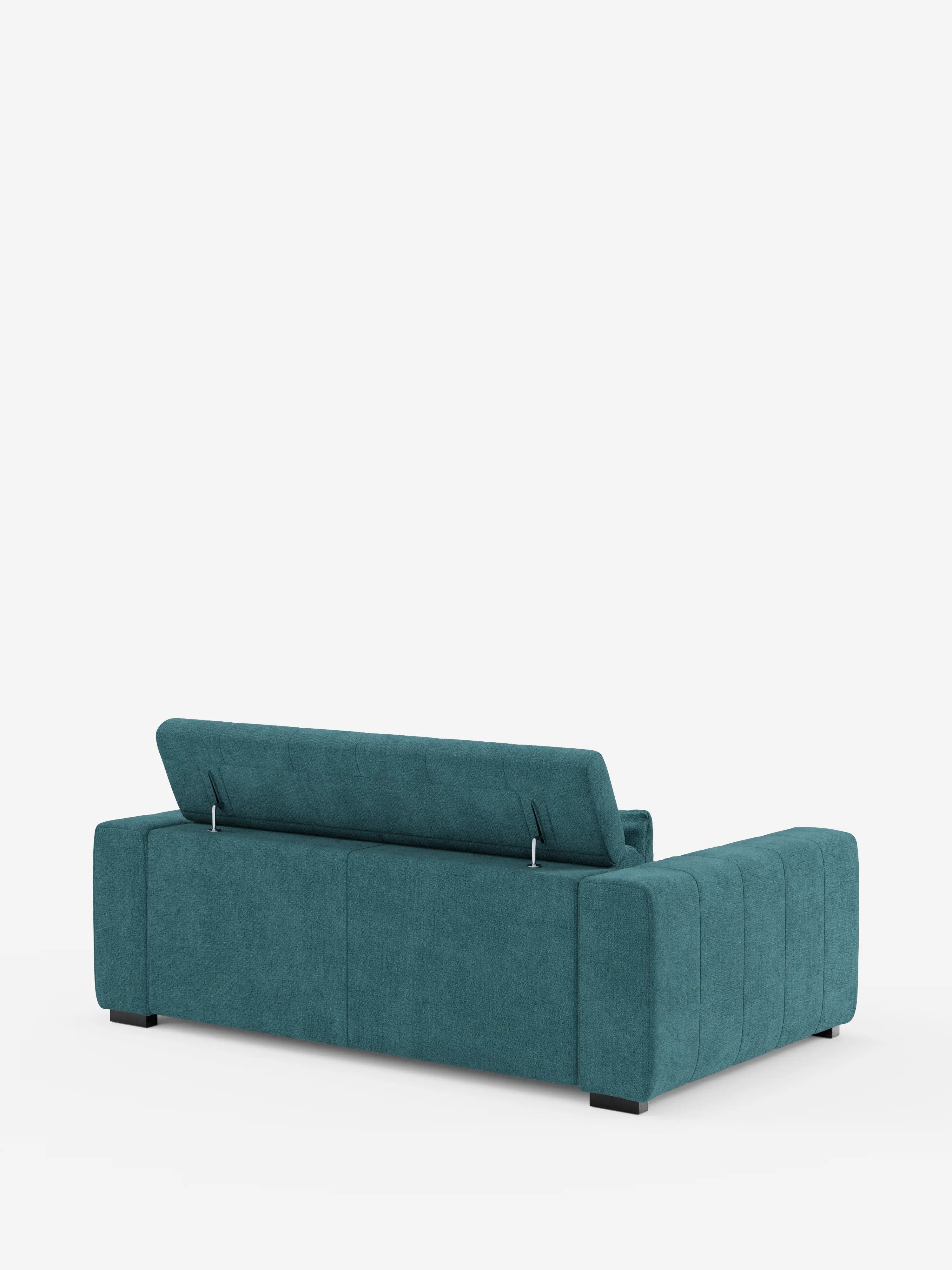 Il divano a 3 posti Doric di Divani.Store presenta una silhouette rettangolare elegante e moderna, rivestita in tessuto T23 di facile pulizia. I braccioli squadrati e i piedini neri corti ne esaltano lo stile contemporaneo, mentre lo schienale include una sezione parzialmente rialzata che funge da vano portaoggetti nascosto. Questo divano sfoderabile vanta sedute estensibili elettricamente e un poggiatesta reclinabile, il tutto su uno sfondo bianco a tinta unita.