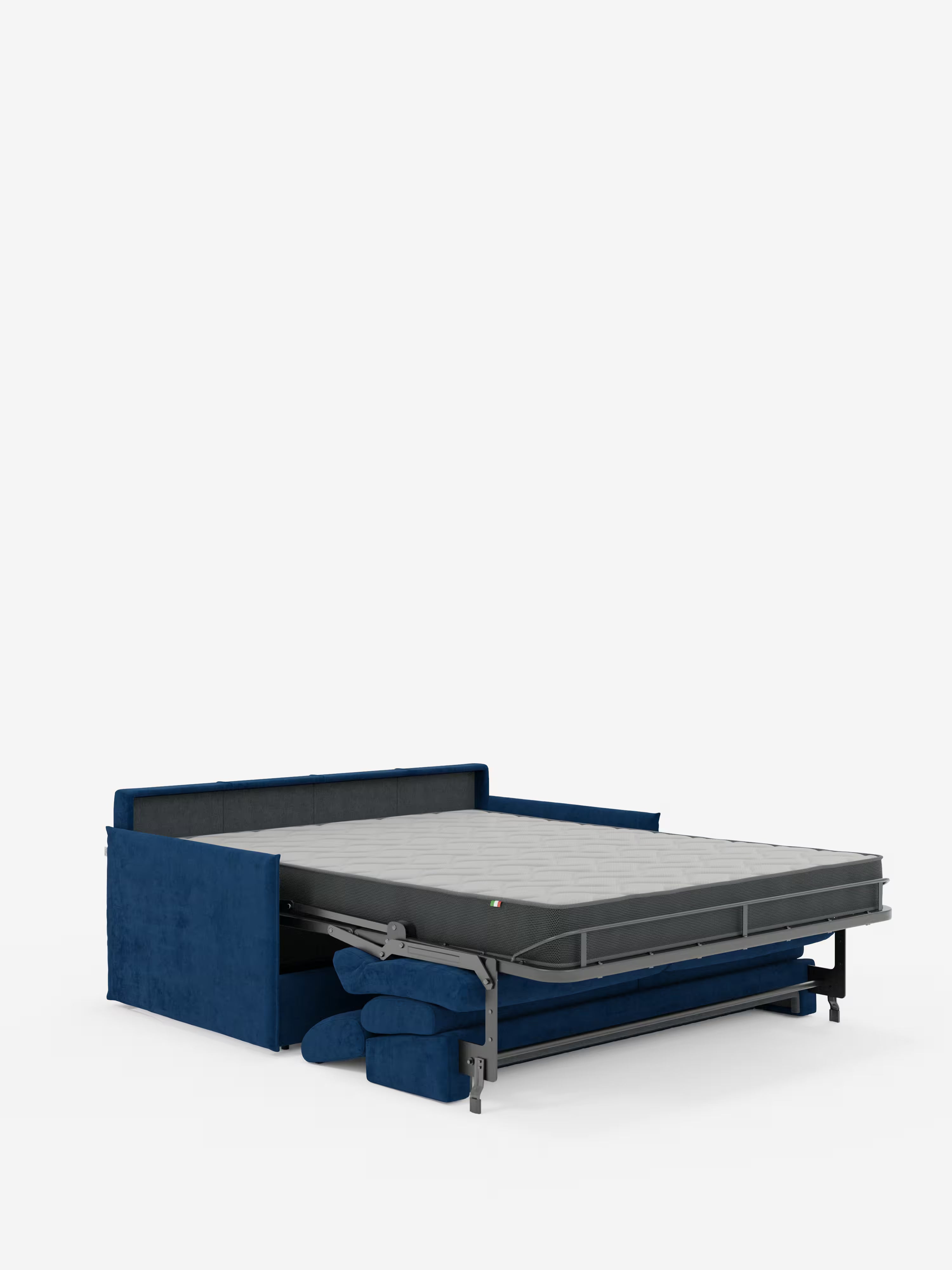 Il divano letto Miryam con poggiatesta reclinabili e comfort maxi di Divani.Store è raffigurato in blu, completamente esteso nella posizione letto. Sono visibili la struttura compatta e il materasso, con i cuscini del divano riposti ordinatamente sotto il letto. Progettato in stile minimal contemporaneo, questo modello è dotato di poggiatesta regolabili per un comfort maggiore. Lo sfondo è bianco, senza oggetti aggiuntivi.