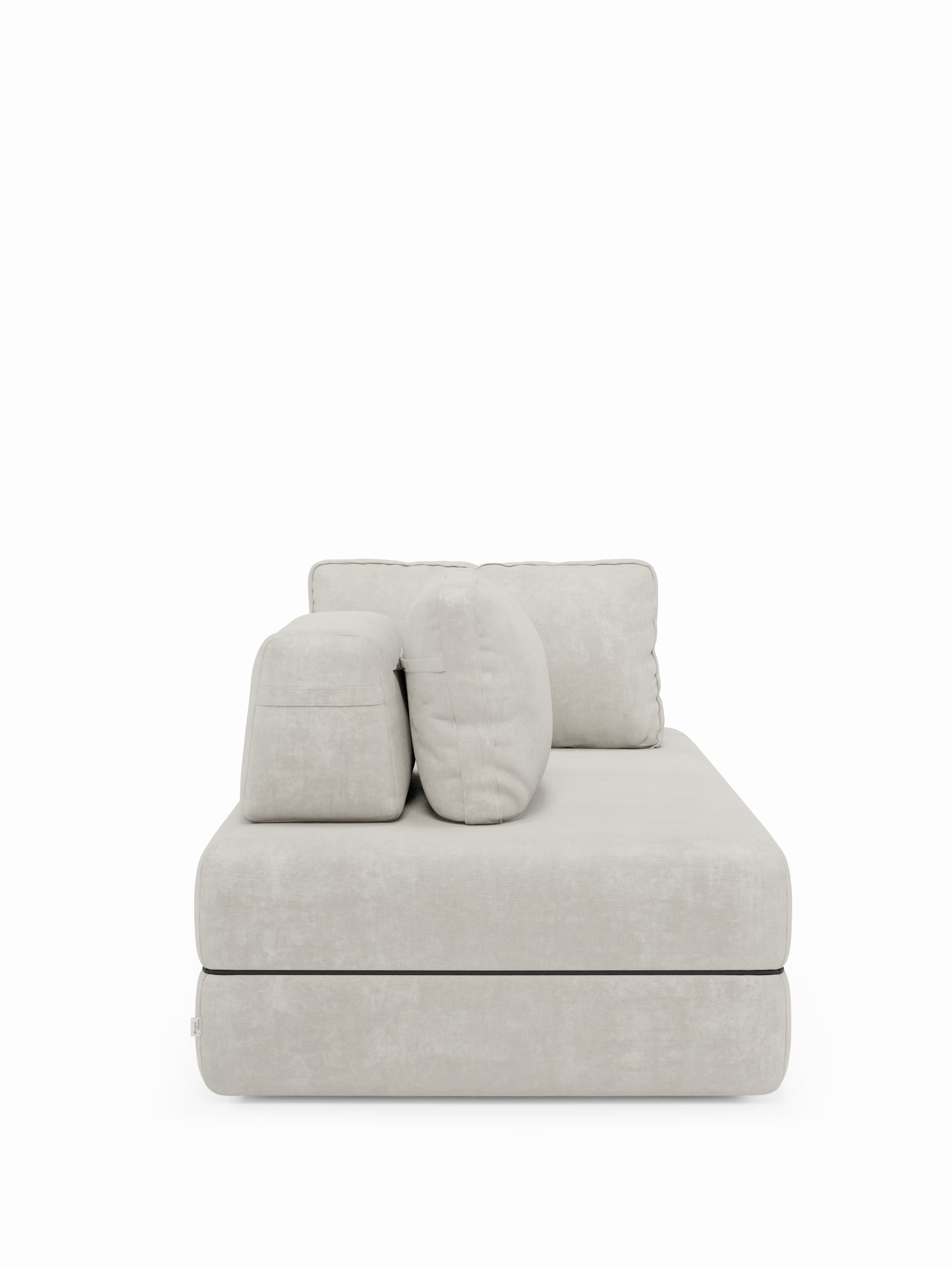 Un divano letto matrimoniale Rift contemporaneo di Divani.Store, presentato in una finitura beige chiaro con morbidi cuscini rettangolari per seduta e schienale, è esposto su uno sfondo bianco a tinta unita. Questo moderno divano letto a due o tre posti presenta elementi di design minimalisti, un rivestimento liscio e l’assenza di gambe o braccioli a vista. Il modello frontale include schienali regolabili e un materasso in memory foam alto 22 cm nella versione T31 per un comfort ancora maggiore.