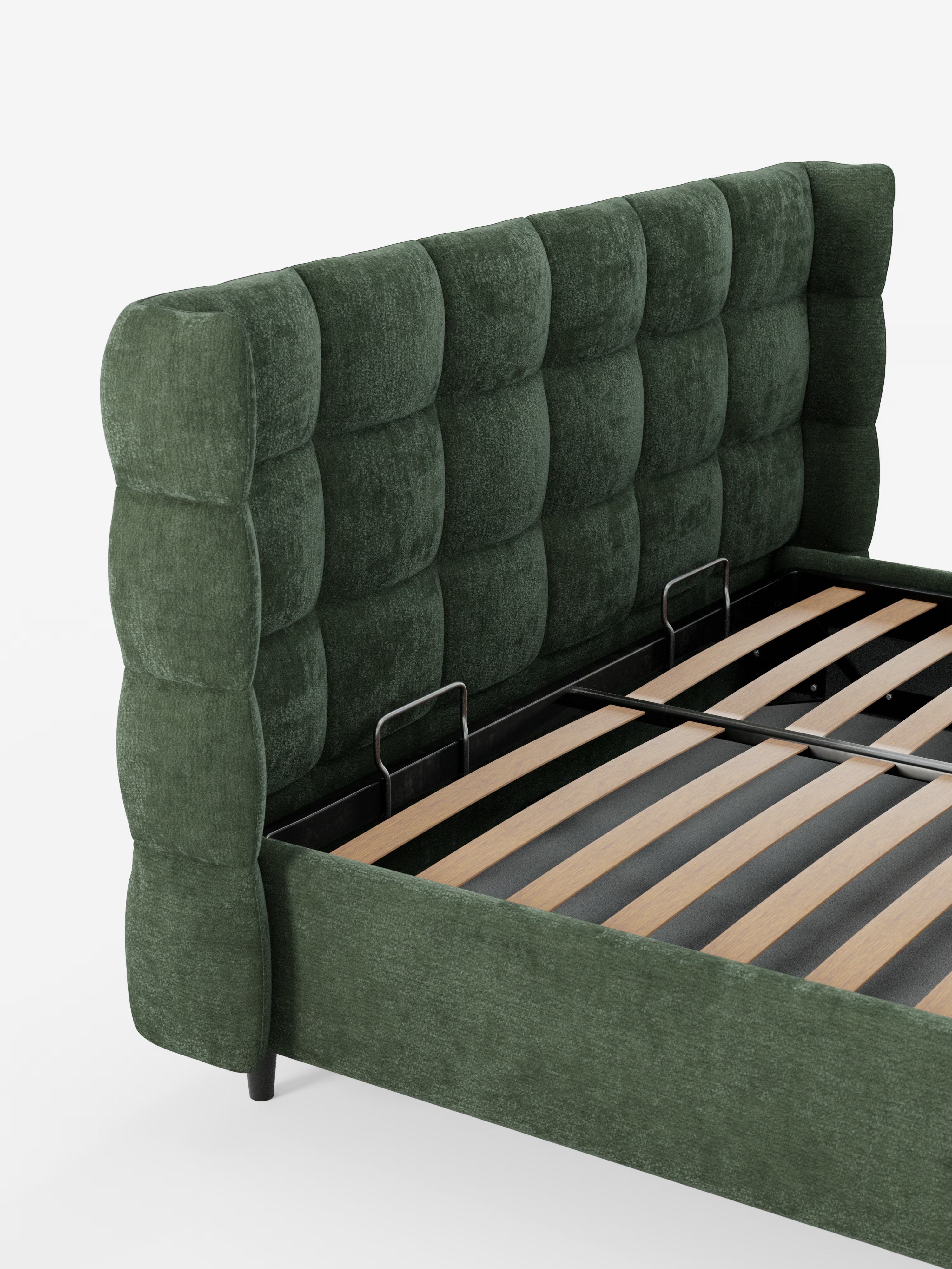 Il letto imbottito RAGNAR con contenitore e testiera capitonné avvolgente di Letti.store è caratterizzato da un elegante rivestimento in tessuto verde certificato Oeko-Tex® e da una testiera alta e morbida con grandi quadrati arrotondati in classico stile capitonné. Questo letto è dotato di doghe in legno e robuste staffe in metallo nero, il tutto presentato su uno sfondo bianco a tinta unita.