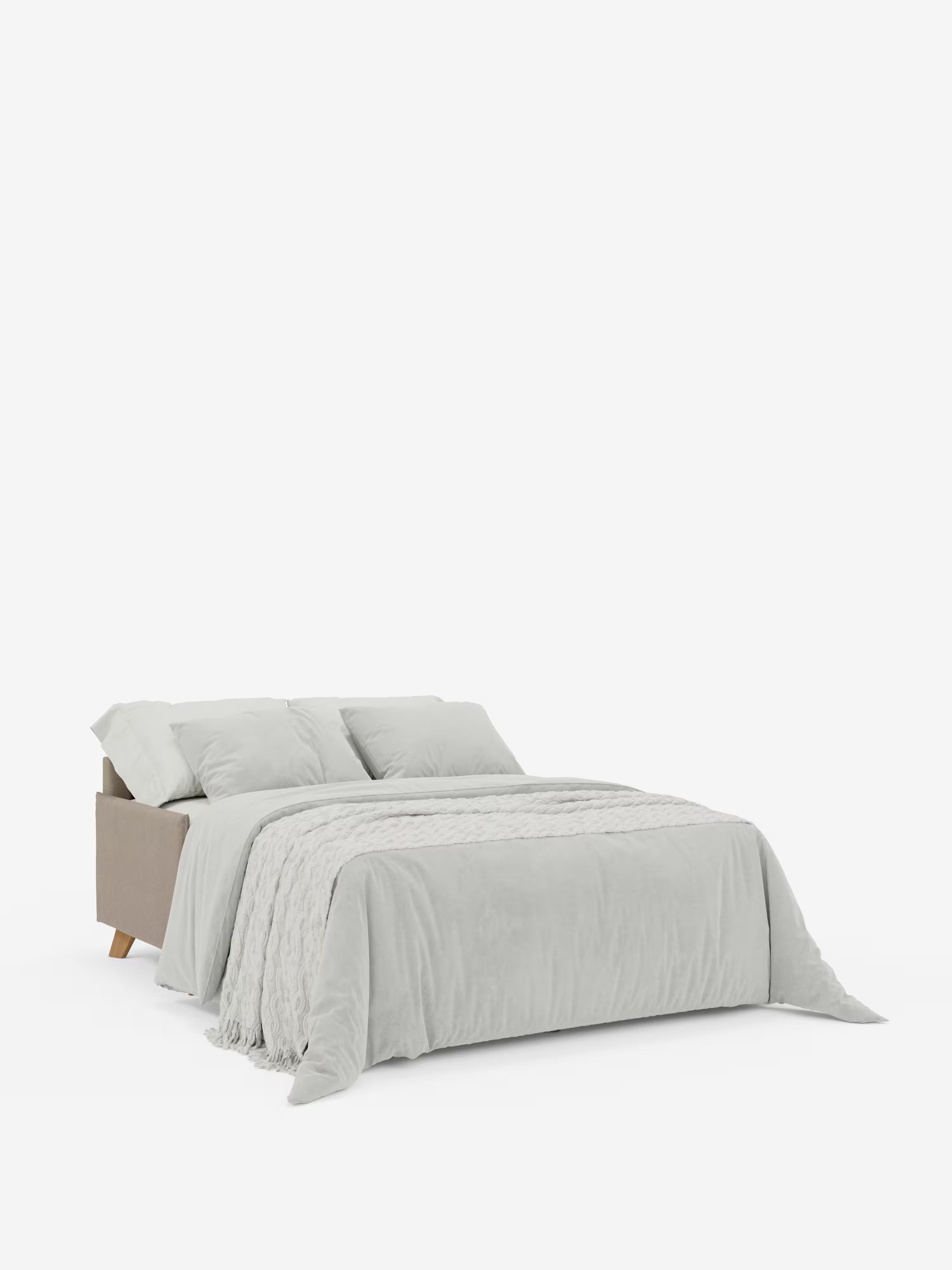 Il divano letto matrimoniale Sole, dal design compatto, di Divani.Store presenta una finitura color taupe e si trasforma in un letto queen-size. È raffigurato con biancheria da letto grigio chiaro, due cuscini e un copriletto coordinato. Lo sfondo bianco a tinta unita dell’ambiente esalta l’estetica moderna e minimalista e la combinazione di colori neutri di questo elegante divano letto in tessuto, 100% sfoderabile e facile da pulire, dotato di poggiatesta regolabili.