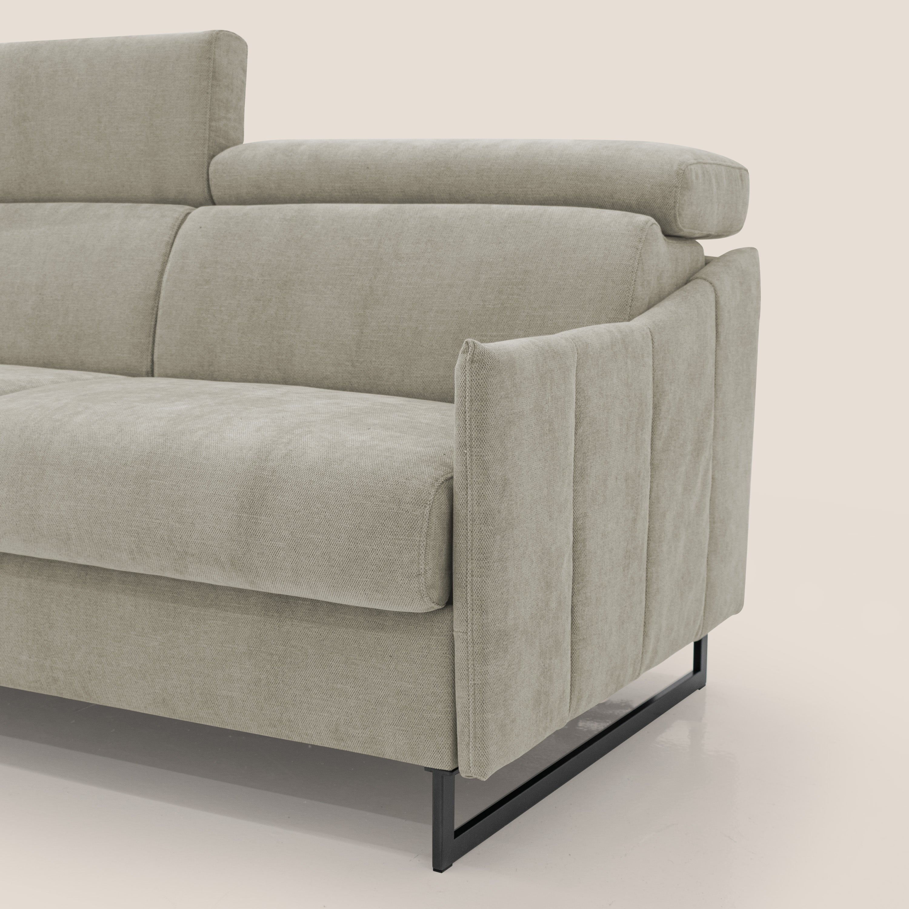 Loto divano letto salvaspazio materasso H18 cm con piedi alti in morbido tessuto impermeabile T14 tortora - divani.store