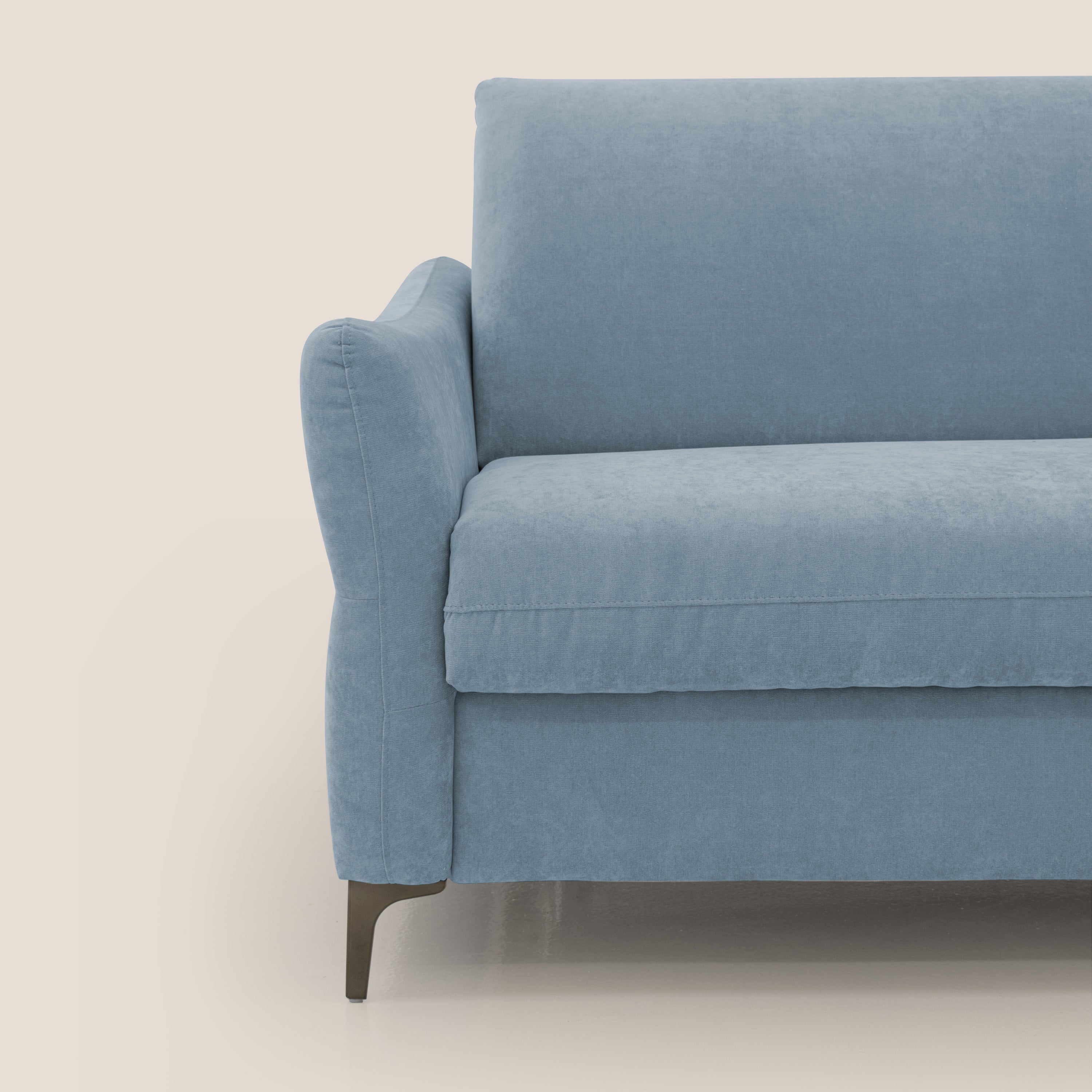 Dalia divano letto con materasso H18 cm e piedi alti in raffinato tessuto smacchiabile T17 carta da zucchero - divani.store