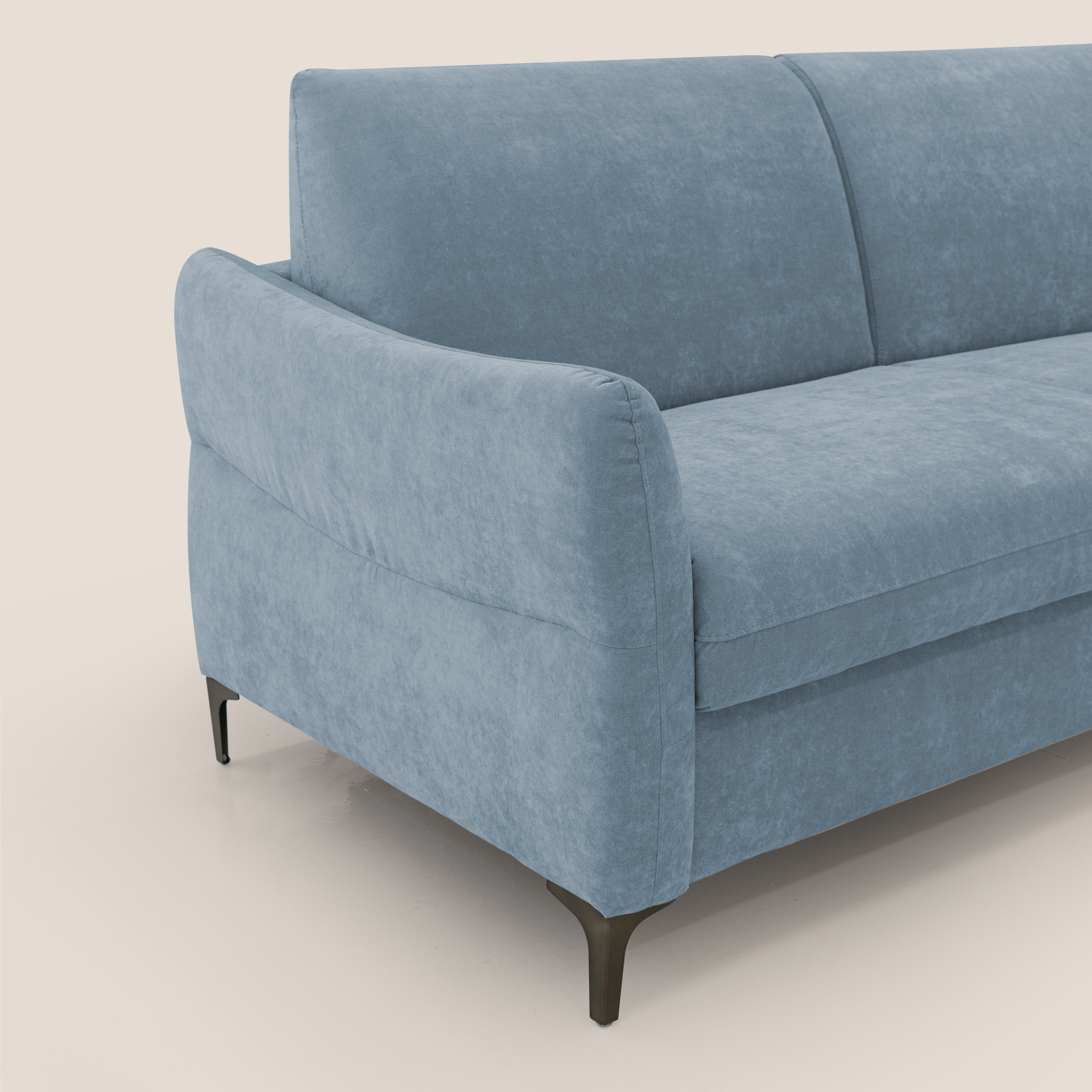 Dalia divano letto con materasso H18 cm e piedi alti in raffinato tessuto smacchiabile T17 carta da zucchero - divani.store