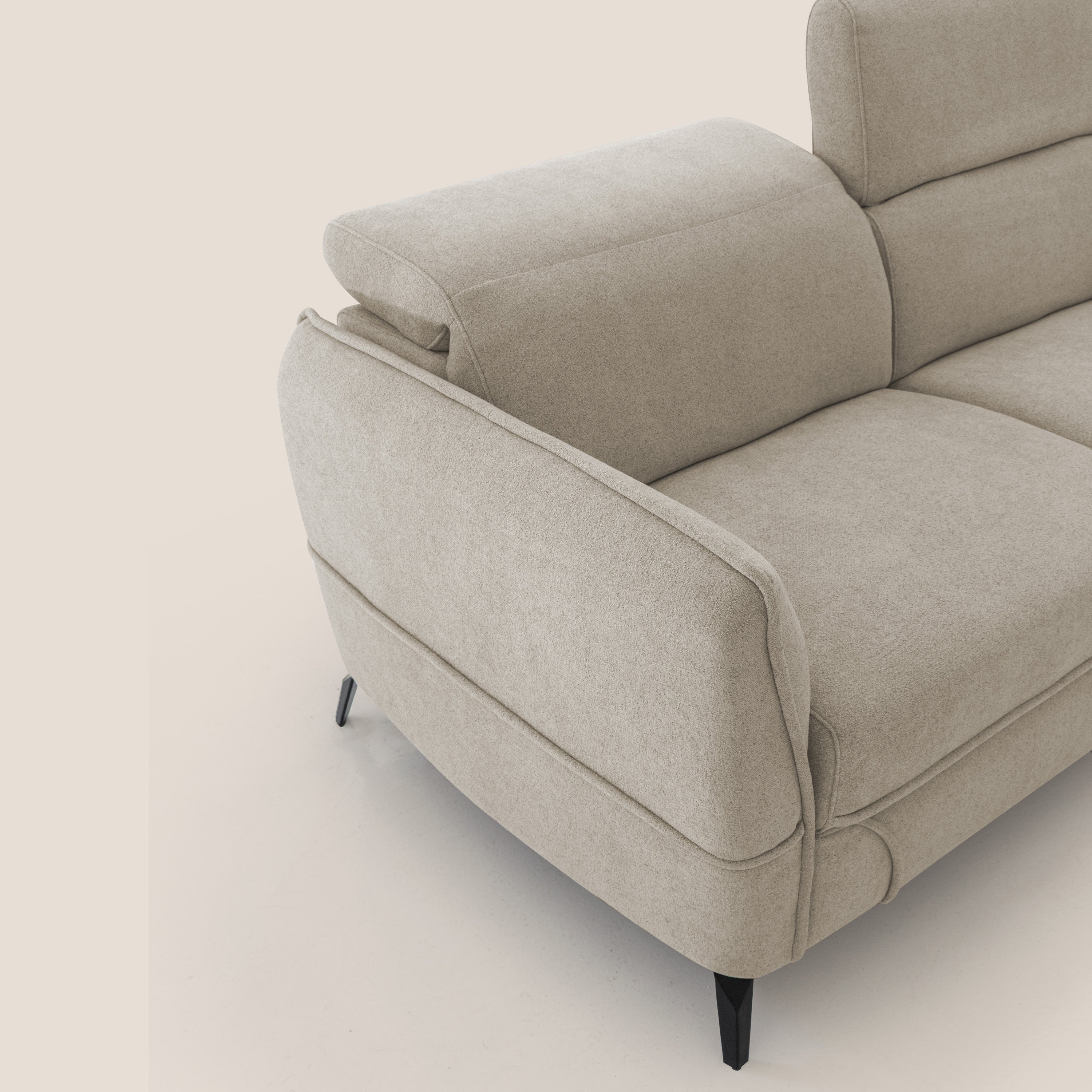 Bloom Divano con poggiapiedi estraibile piedini alti e poggiatesta reclinabili in tessuto bouclé impermeabile T07 beige - divani.store