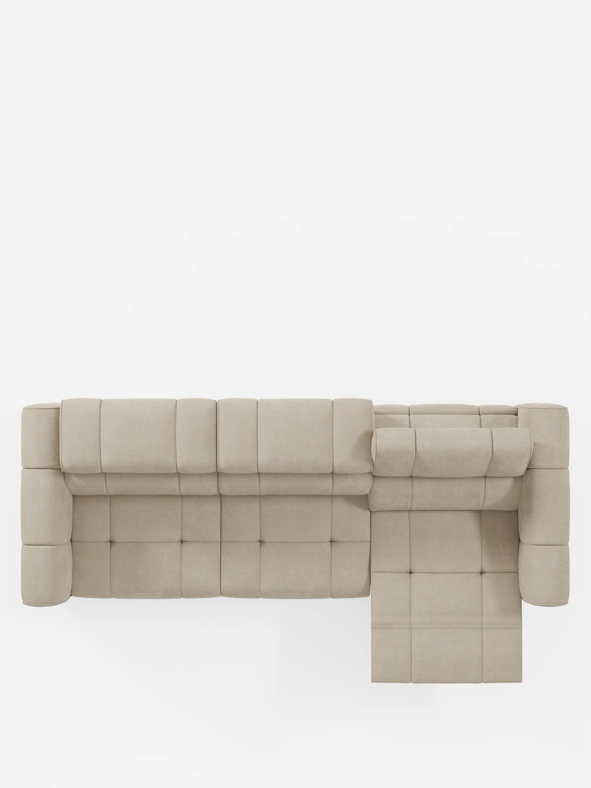 Vista dall'alto di un divano modulare Giotto a 4 posti, color beige, con trapuntatura a griglia, poggiatesta reclinabili e funzione relax elettrica opzionale, rivestito in tessuto smacchiabile T23 su sfondo bianco; il modello presenta un design contemporaneo con chaise longue e poggiatesta regolabili.