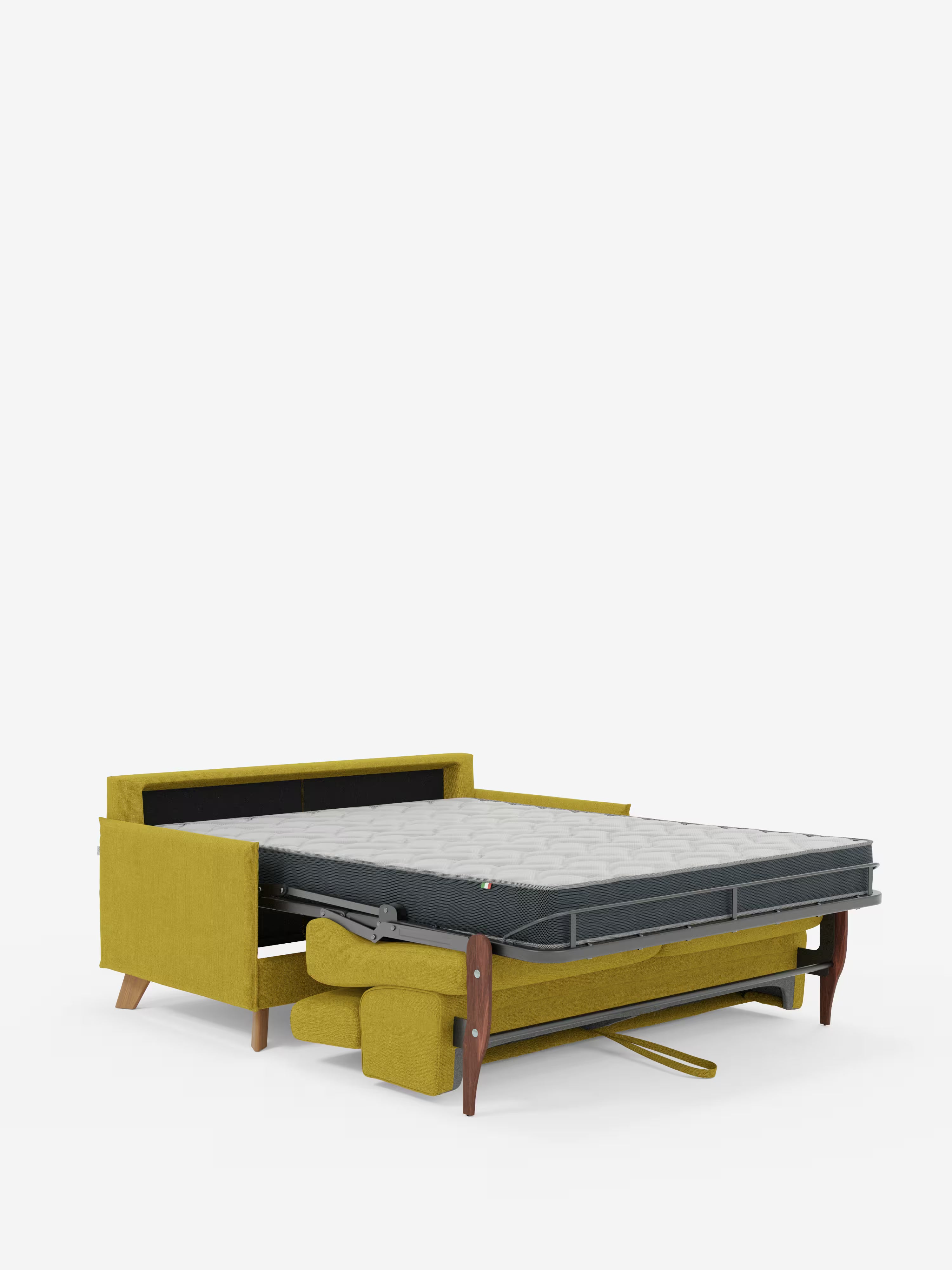 Il divano letto matrimoniale Sole dal design compatto di Divani.Store è raffigurato aperto, mostrando la sua robusta struttura in metallo e il materasso posizionato con cura. Questo divano letto compatto è caratterizzato da gambe in legno inclinate verso l’esterno e braccioli su entrambi i lati. È dotato di poggiatesta reclinabili e di un rivestimento rimovibile al 100% realizzato in tessuto T23 antimacchia, con un cuscino aggiuntivo riposto sotto la seduta.