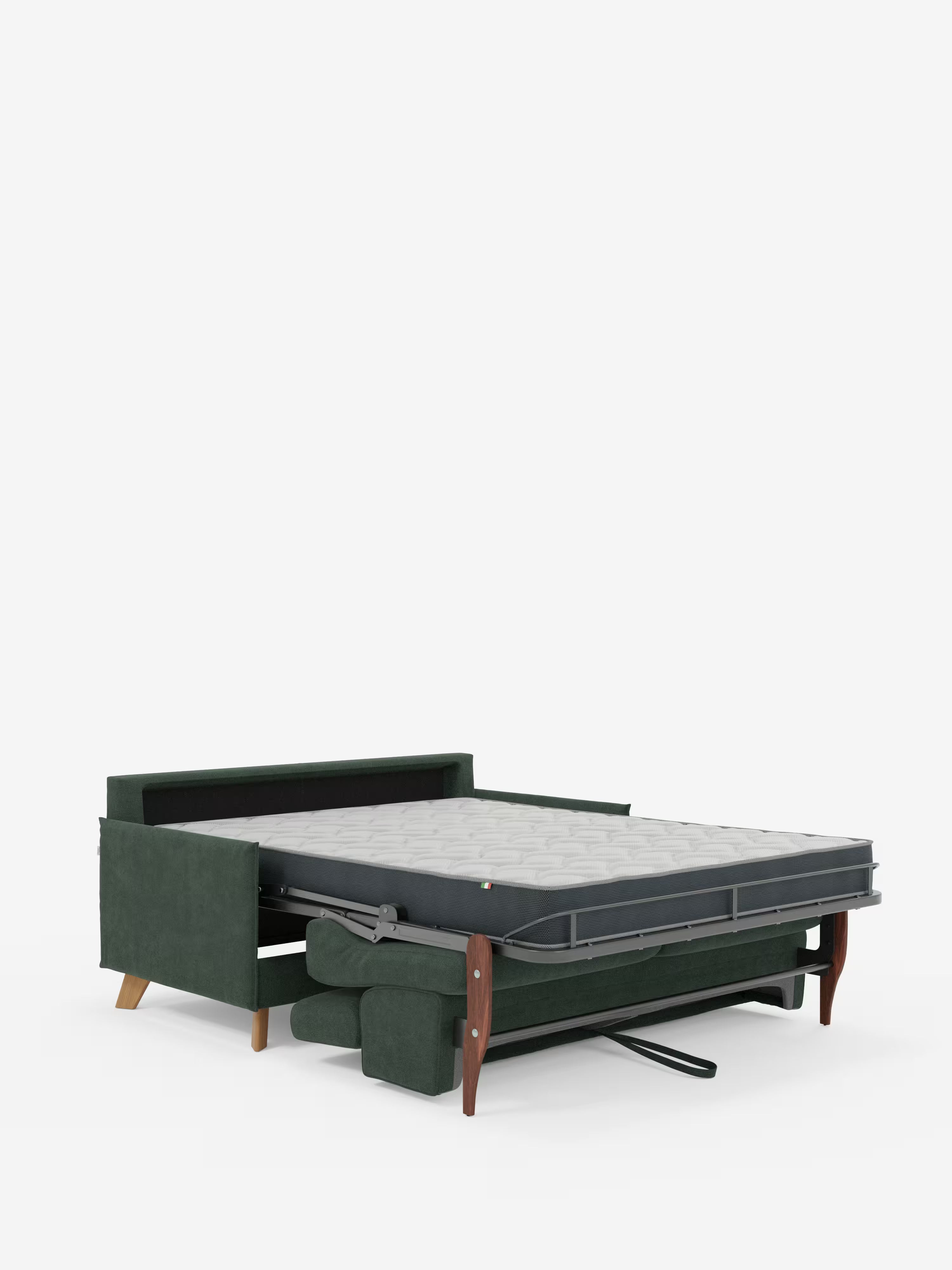 Il divano letto matrimoniale Sole, dal design compatto e di colore verde scuro, di Divani.Store, è raffigurato nella versione estesa, che rivela un materasso queen-size con motivo trapuntato. Il divano presenta gambe e braccioli in legno, con un bracciolo parzialmente coperto dalla struttura del materasso esteso. Lo sfondo è bianco a tinta unita.
