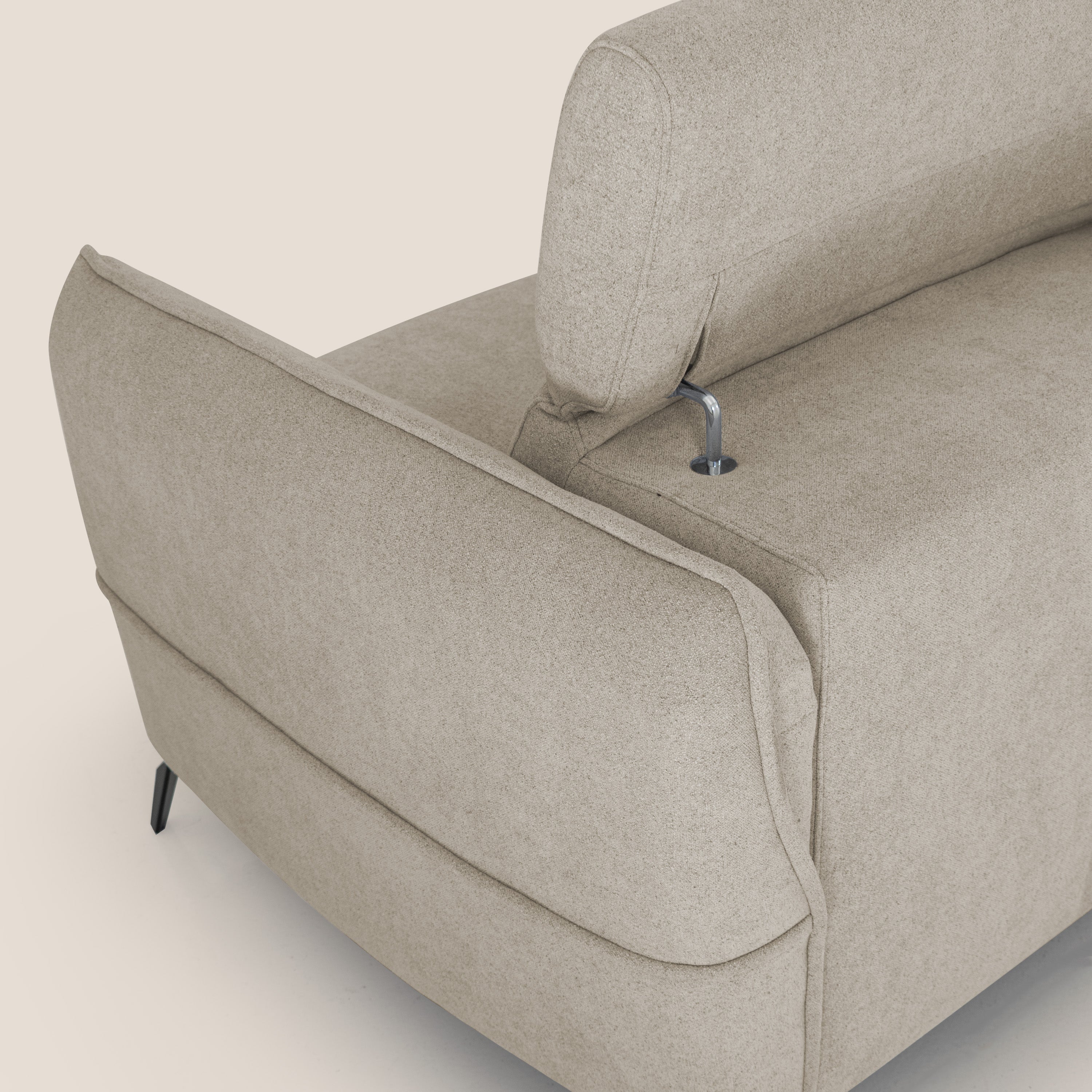 Bloom Divano con poggiapiedi estraibile piedini alti e poggiatesta reclinabili in tessuto bouclé impermeabile T07 beige - divani.store