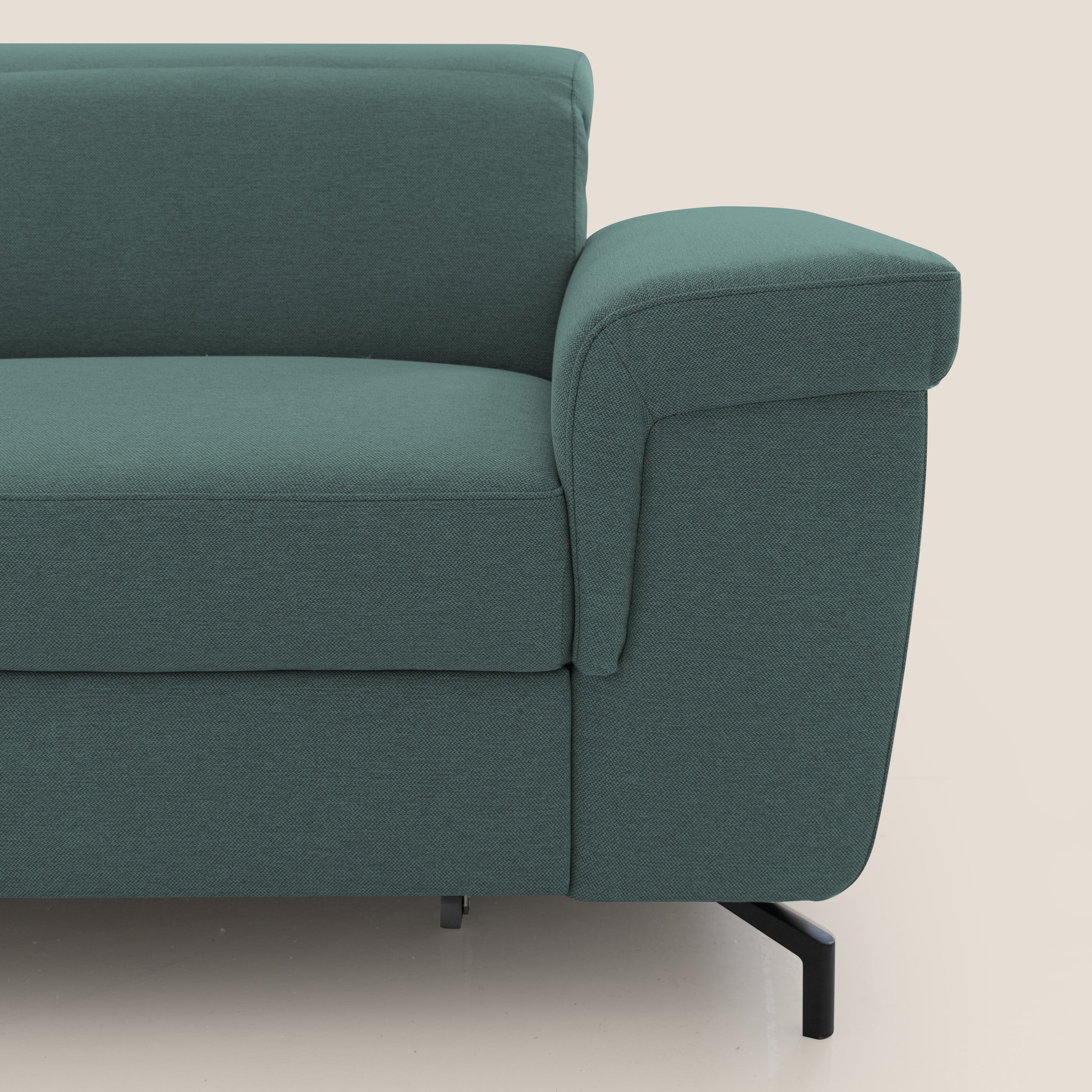 Aisha Divano con poggiapiedi estraibile piedini alti e poggiatesta reclinabili in tessuto Smacchiabile T05 verde - divani.store