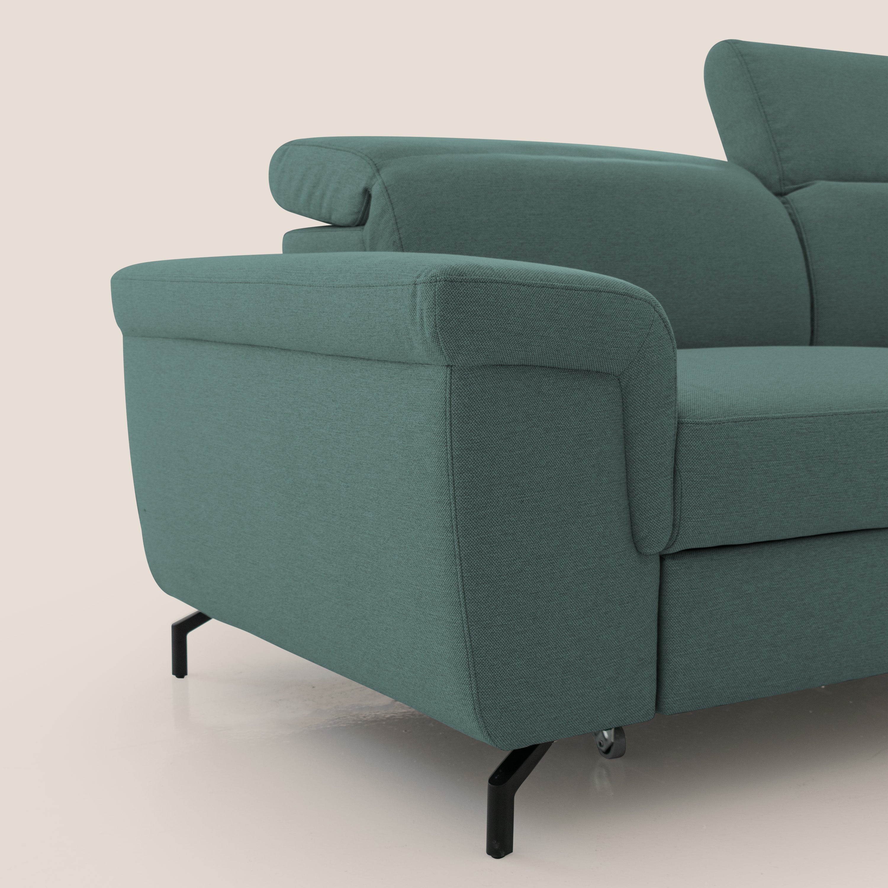 Aisha Divano con poggiapiedi estraibile piedini alti e poggiatesta reclinabili in tessuto Smacchiabile T05 verde - divani.store