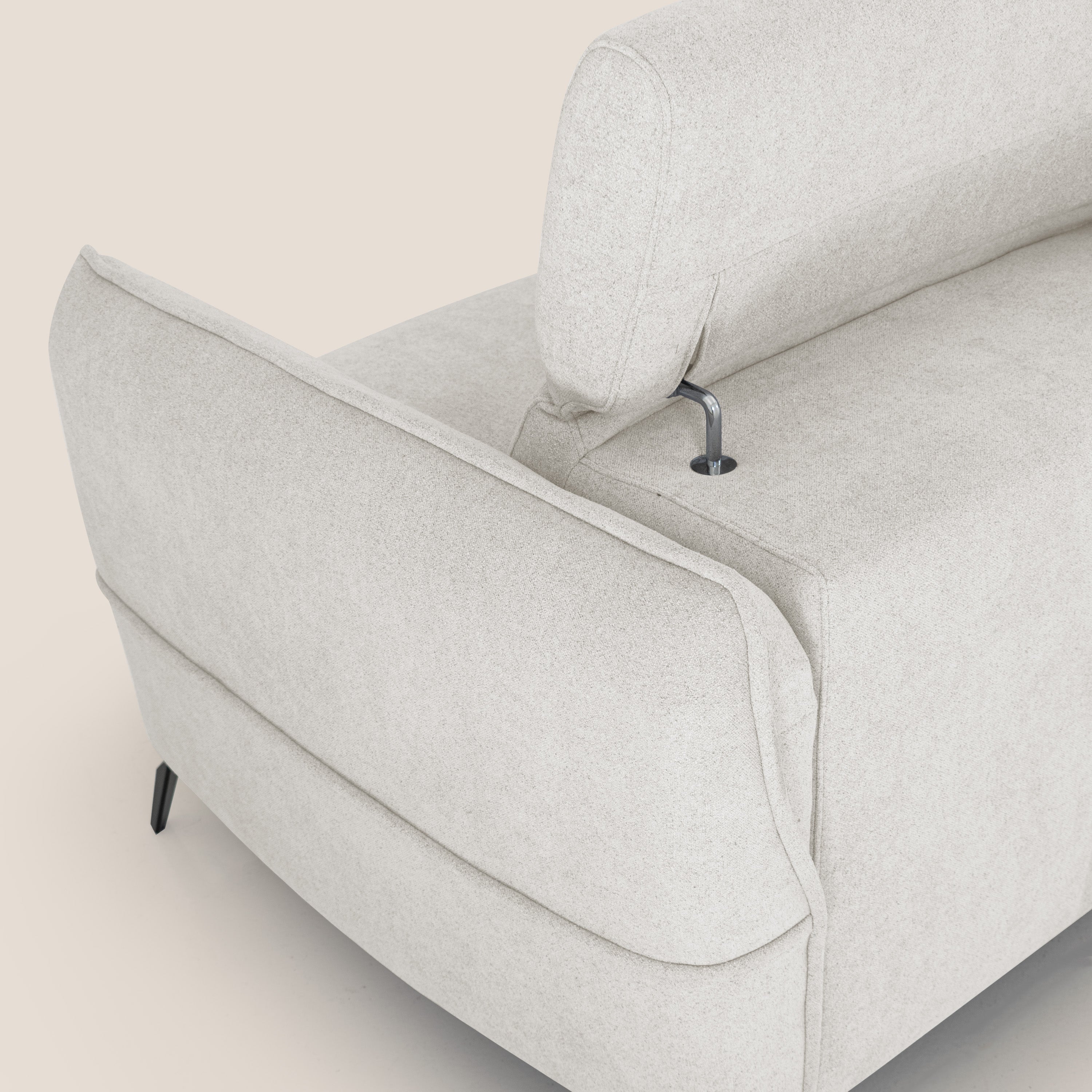 Bloom Divano con poggiapiedi estraibile piedini alti e poggiatesta reclinabili in tessuto bouclé impermeabile T07 bianco - divani.store