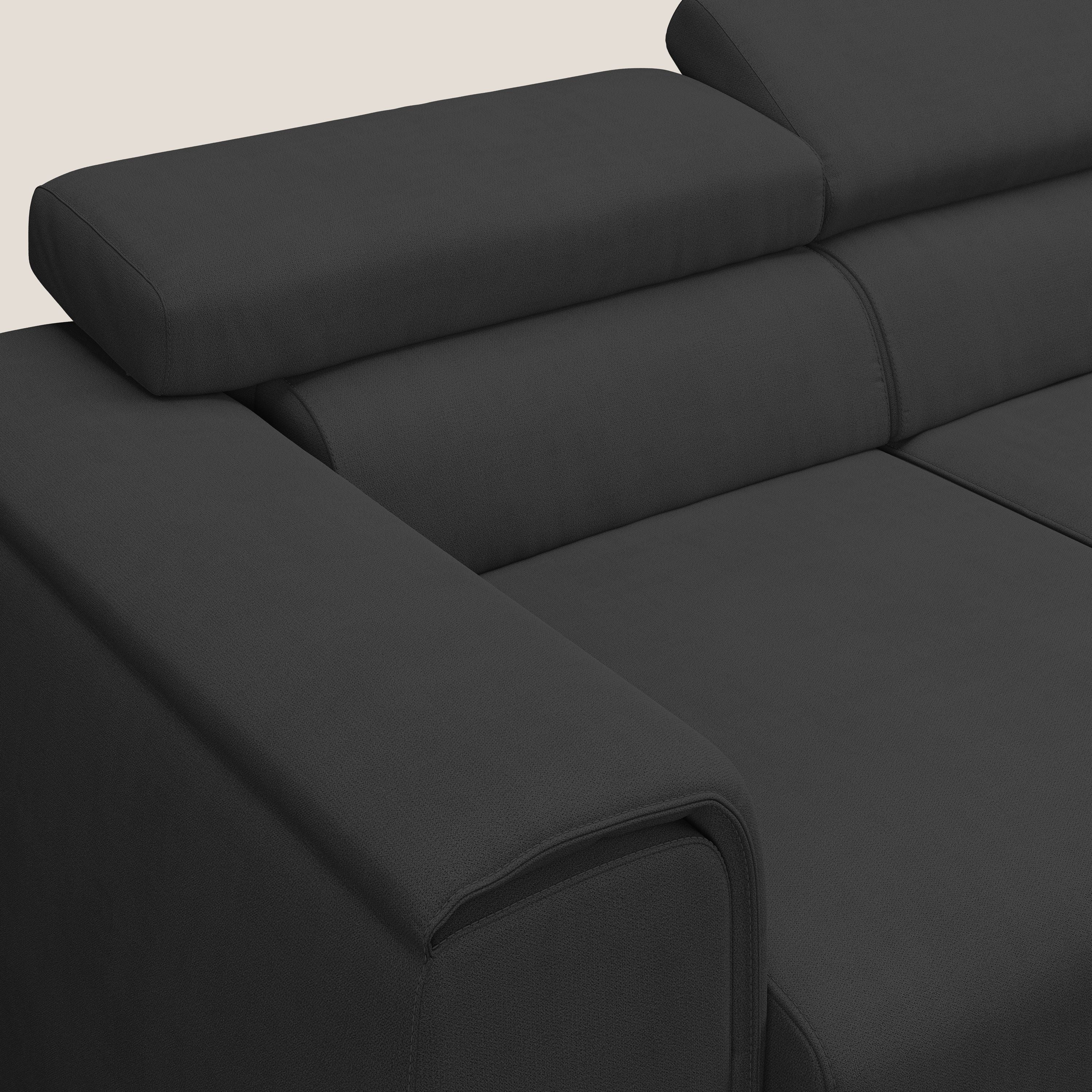 Zeno Divano con pouf estraibile poggiapiedi a 3 sedute in tessuto morbido impermeabile T02 nero - divani.store