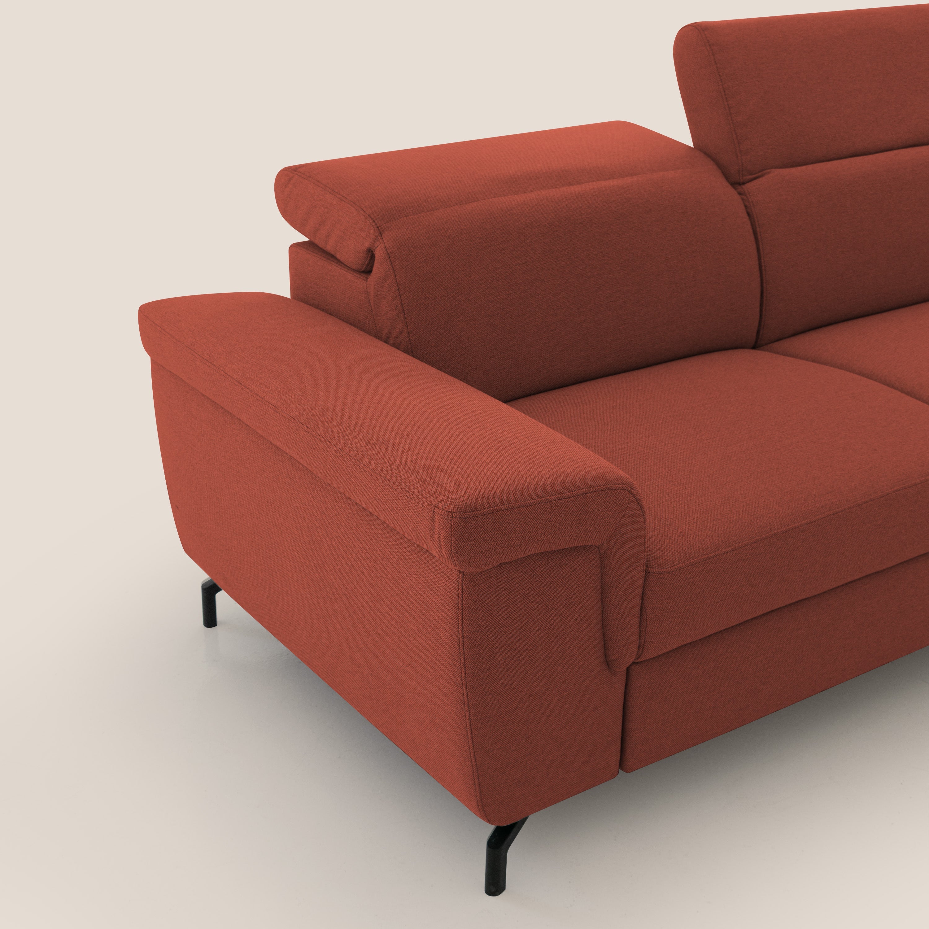 Aisha Divano con poggiapiedi estraibile piedini alti e poggiatesta reclinabili in tessuto Smacchiabile T05 rosso - divani.store