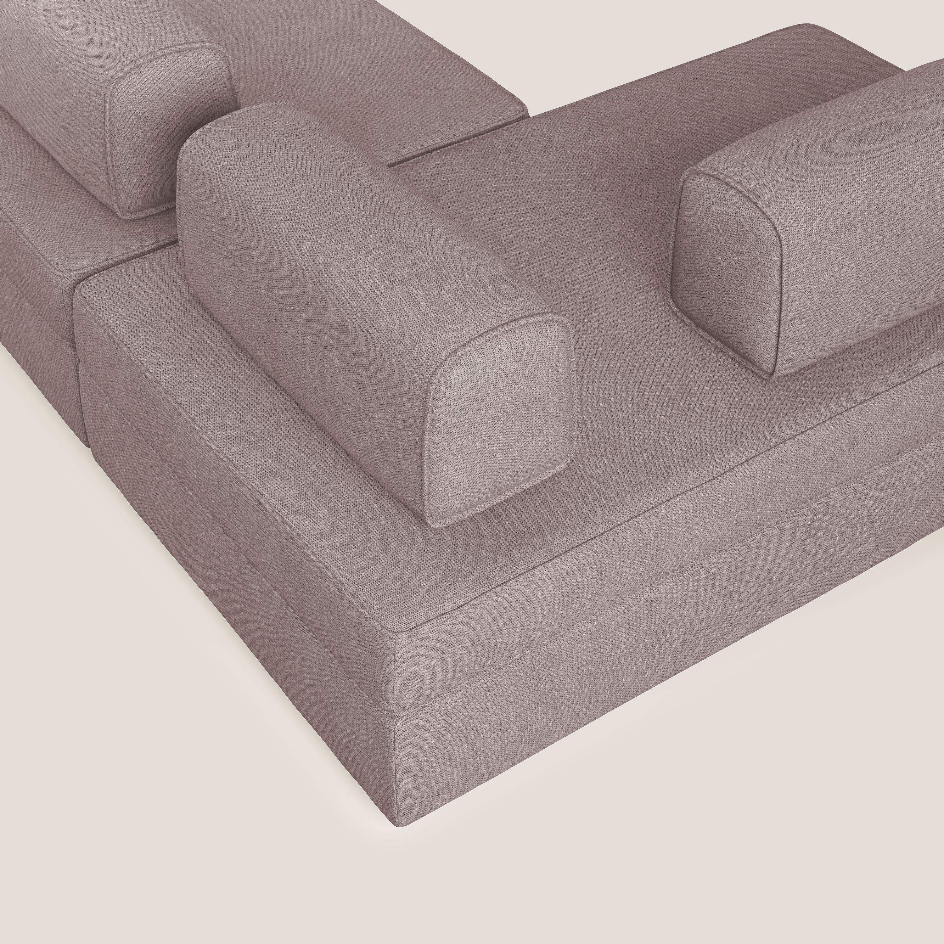 Liberty divano panoramico con pouf estraibile e schienali movibili in tessuto morbido impermeabile T02 rosa - divani.store