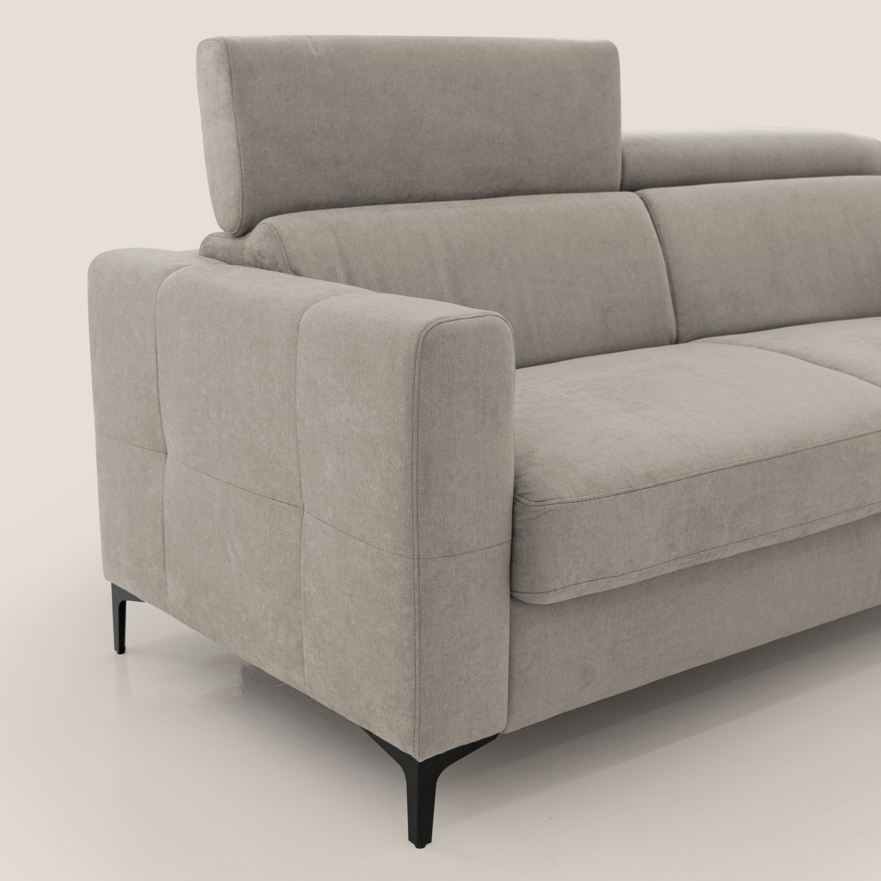 Gardenia divano letto materasso alto 18 cm con poggiatesta reclinabili e rivestimento impermeabile T02 beige - divani.store