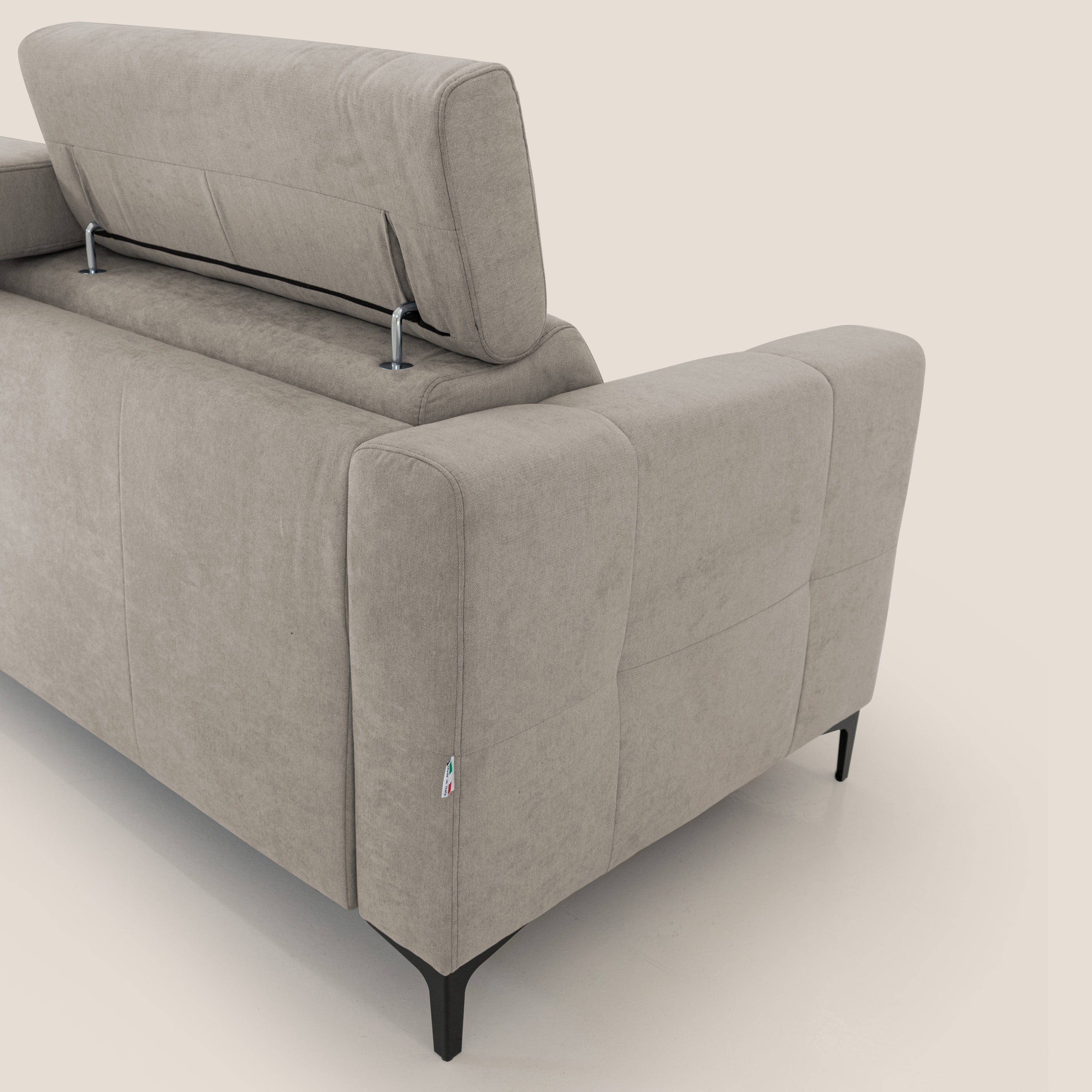 Gardenia divano letto materasso alto 18 cm con poggiatesta reclinabili e rivestimento impermeabile T02 beige - divani.store