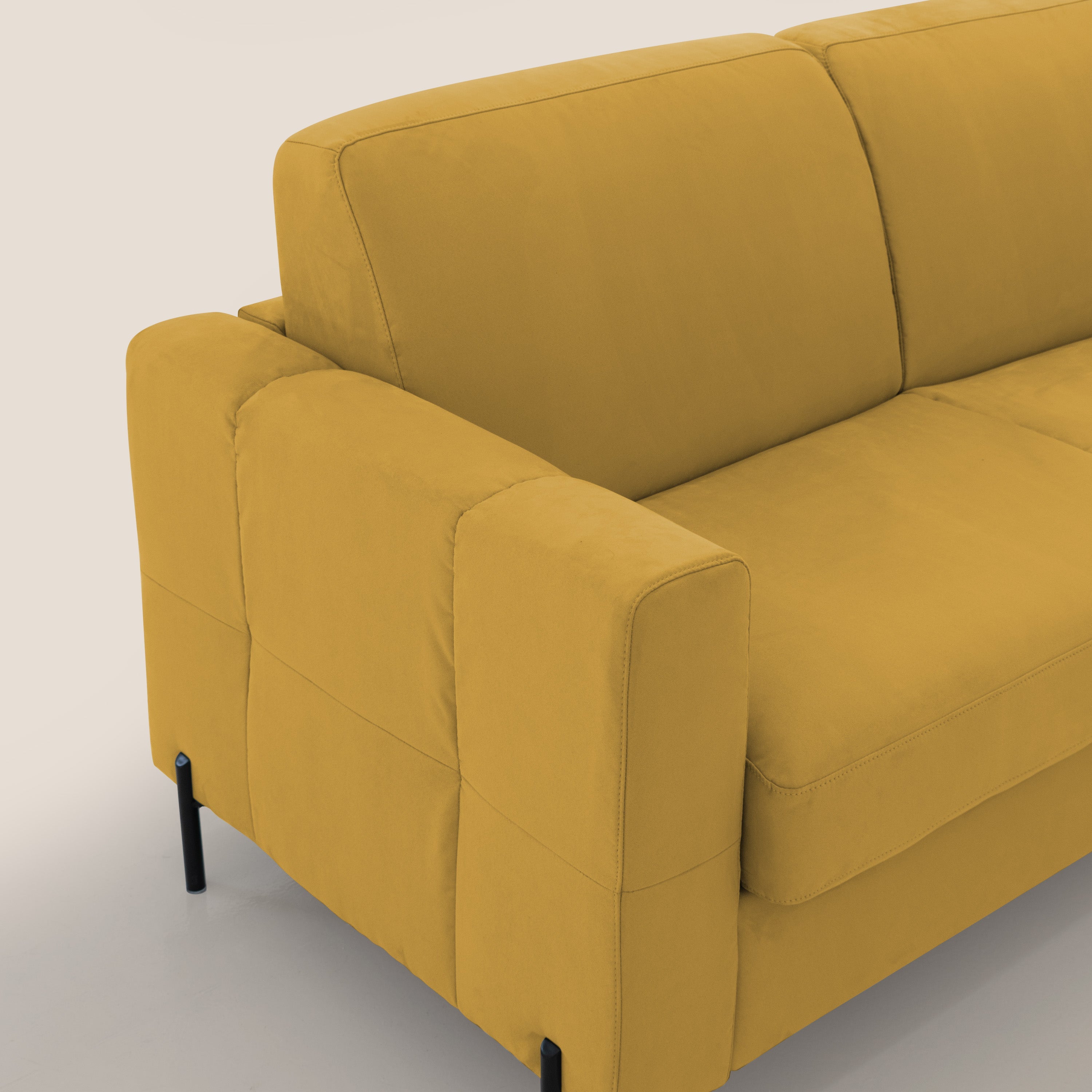 Ortensia divano letto materasso H18 cm con piedi alti in elegante microfibra smacchiabile T11 giallo - divani.store