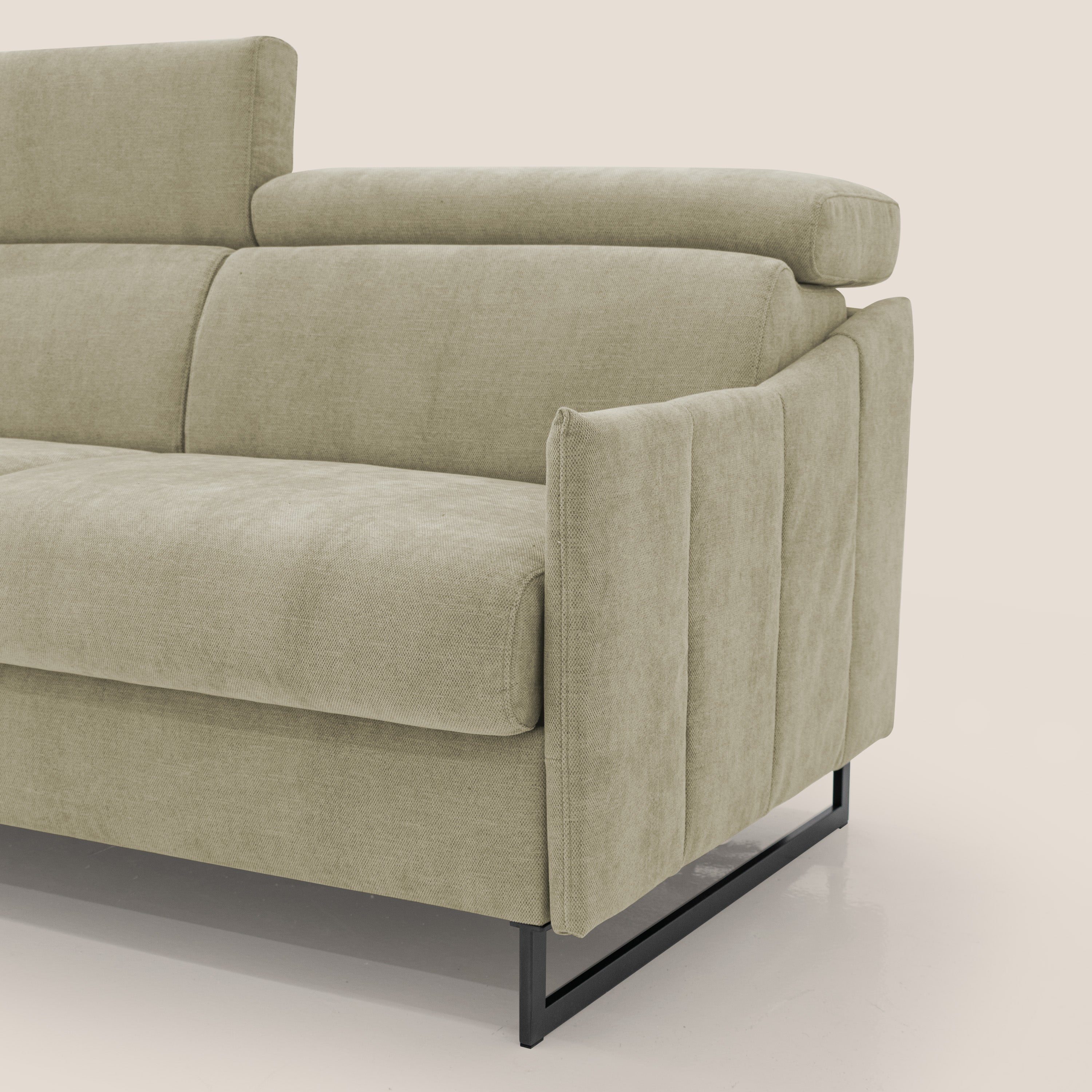 Loto divano letto salvaspazio materasso H18 cm con piedi alti in morbido tessuto impermeabile T14 beige - divani.store