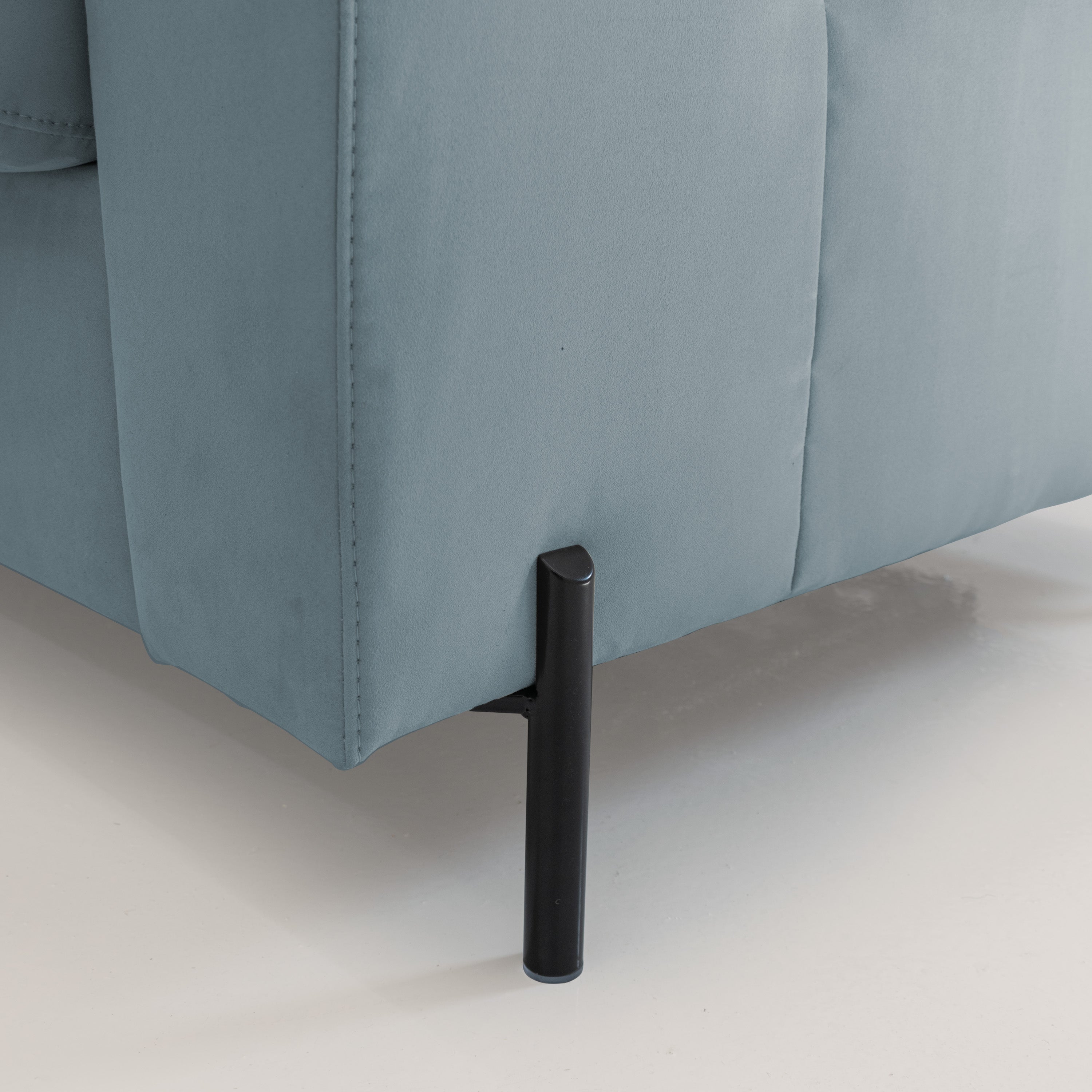 Ortensia divano letto materasso H18 cm con piedi alti in elegante microfibra smacchiabile T11 carta da zucchero - divani.store