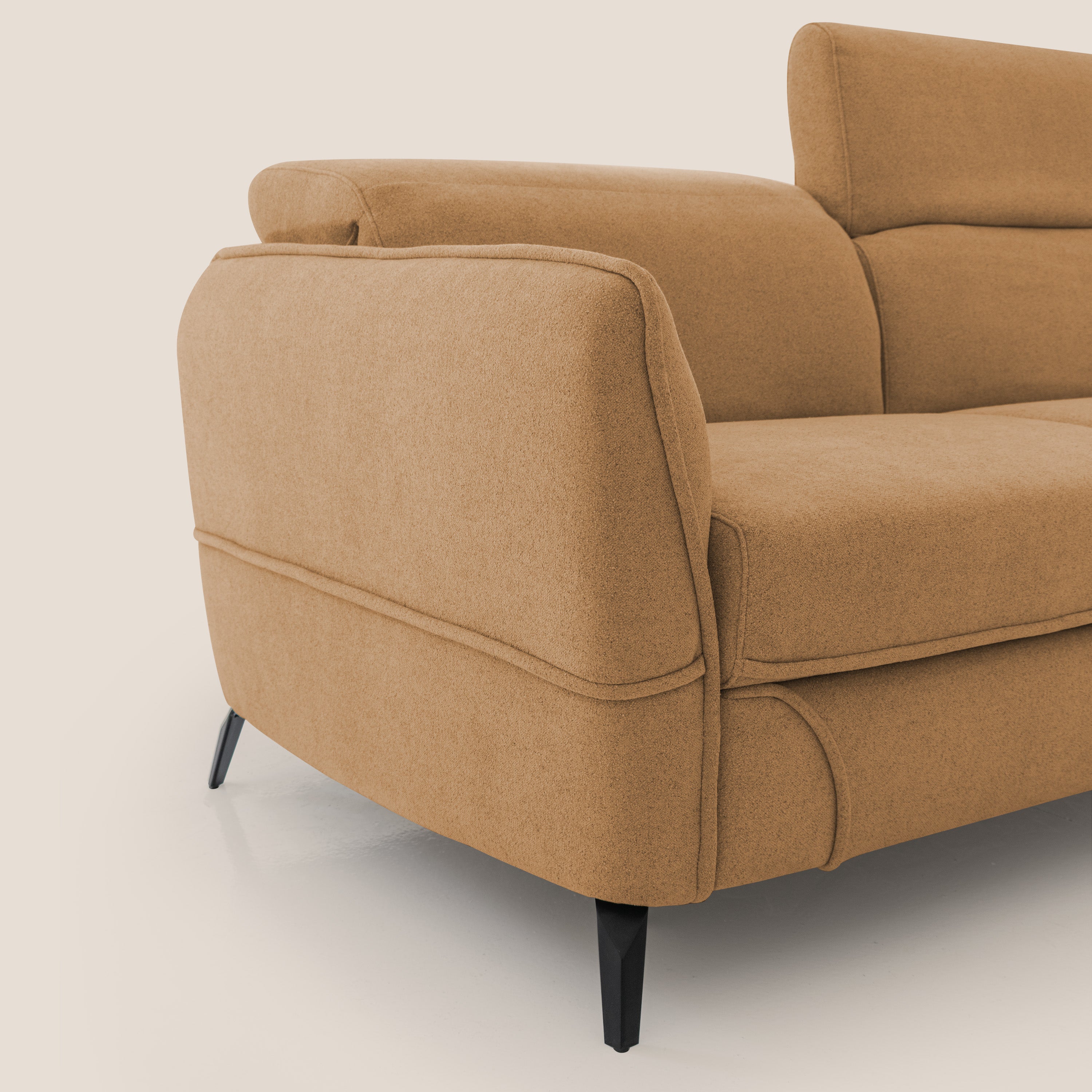 Bloom Divano con poggiapiedi estraibile piedini alti e poggiatesta reclinabili in tessuto bouclé impermeabile T07 arancio - divani.store